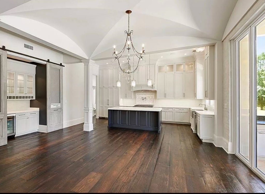 Easton, Massachusetts, 02356, United States, 4 Bedrooms Bedrooms, ,5 BathroomsBathrooms,Residential,Active,1894572