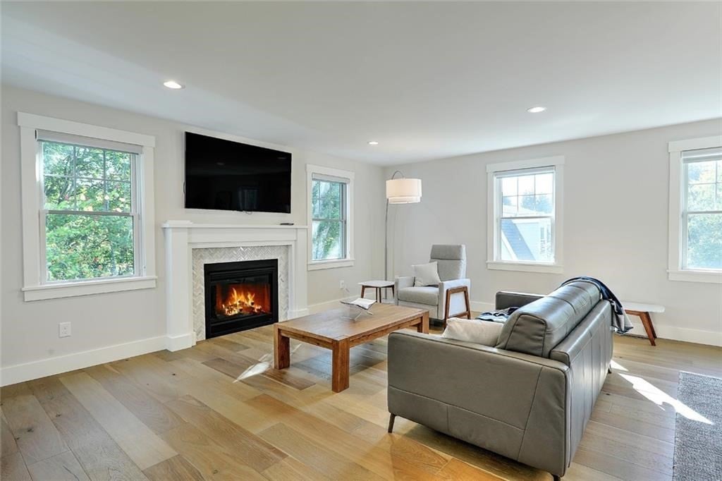South Kingstown, Rhode Island, 02879, United States, 2 Bedrooms Bedrooms, ,3 BathroomsBathrooms,Residential,Active,2045783