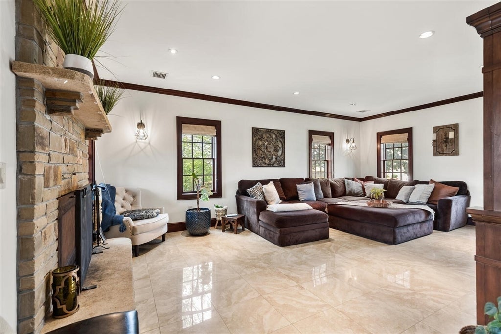 Revere, Massachusetts, 02151, United States, 5 Bedrooms Bedrooms, ,4 BathroomsBathrooms,Residential,Active,1927654