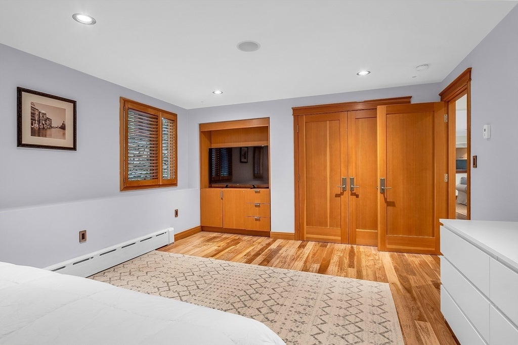 Lynnfield, Massachusetts, 01940, United States, 4 Bedrooms Bedrooms, ,3 BathroomsBathrooms,Residential,Active,1885013