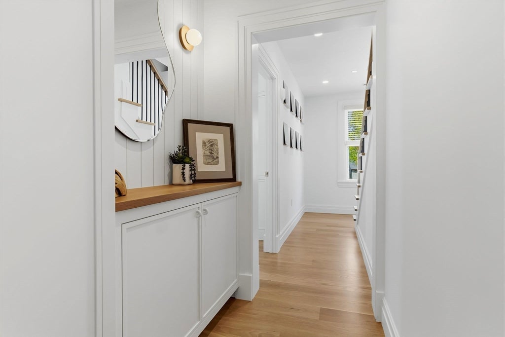Newburyport, Massachusetts, 01950, United States, 3 Bedrooms Bedrooms, ,3 BathroomsBathrooms,Residential,Active,2045757