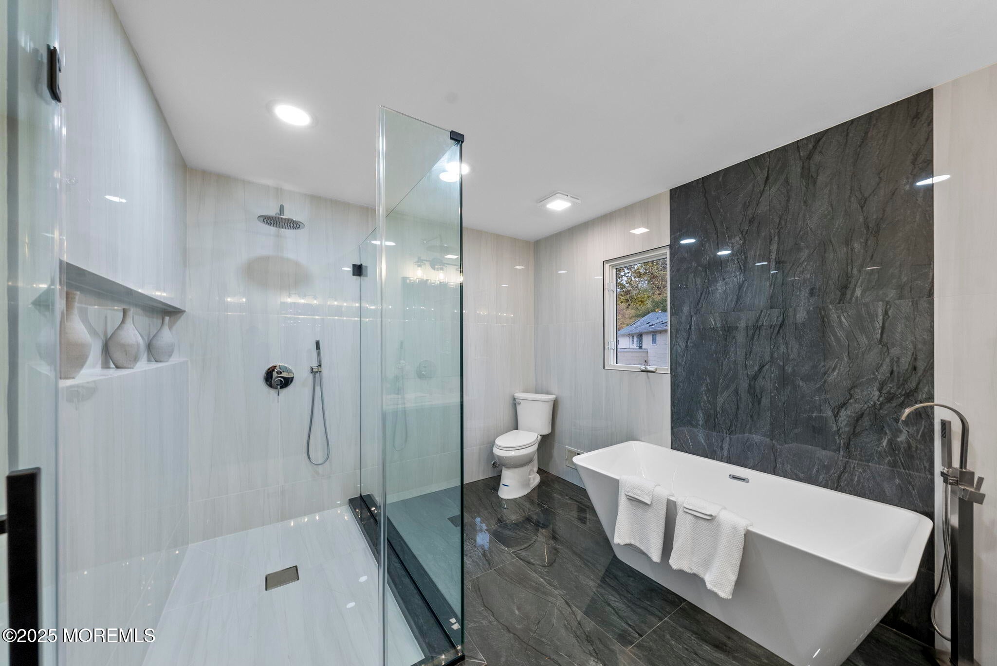 Manalapan, New Jersey, 07726, United States, 5 Bedrooms Bedrooms, ,4 BathroomsBathrooms,Residential,Active,1969663