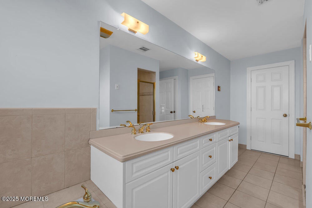 Long Branch, New Jersey, 07740, United States, 4 Bedrooms Bedrooms, ,4 BathroomsBathrooms,Residential,Active,1941125