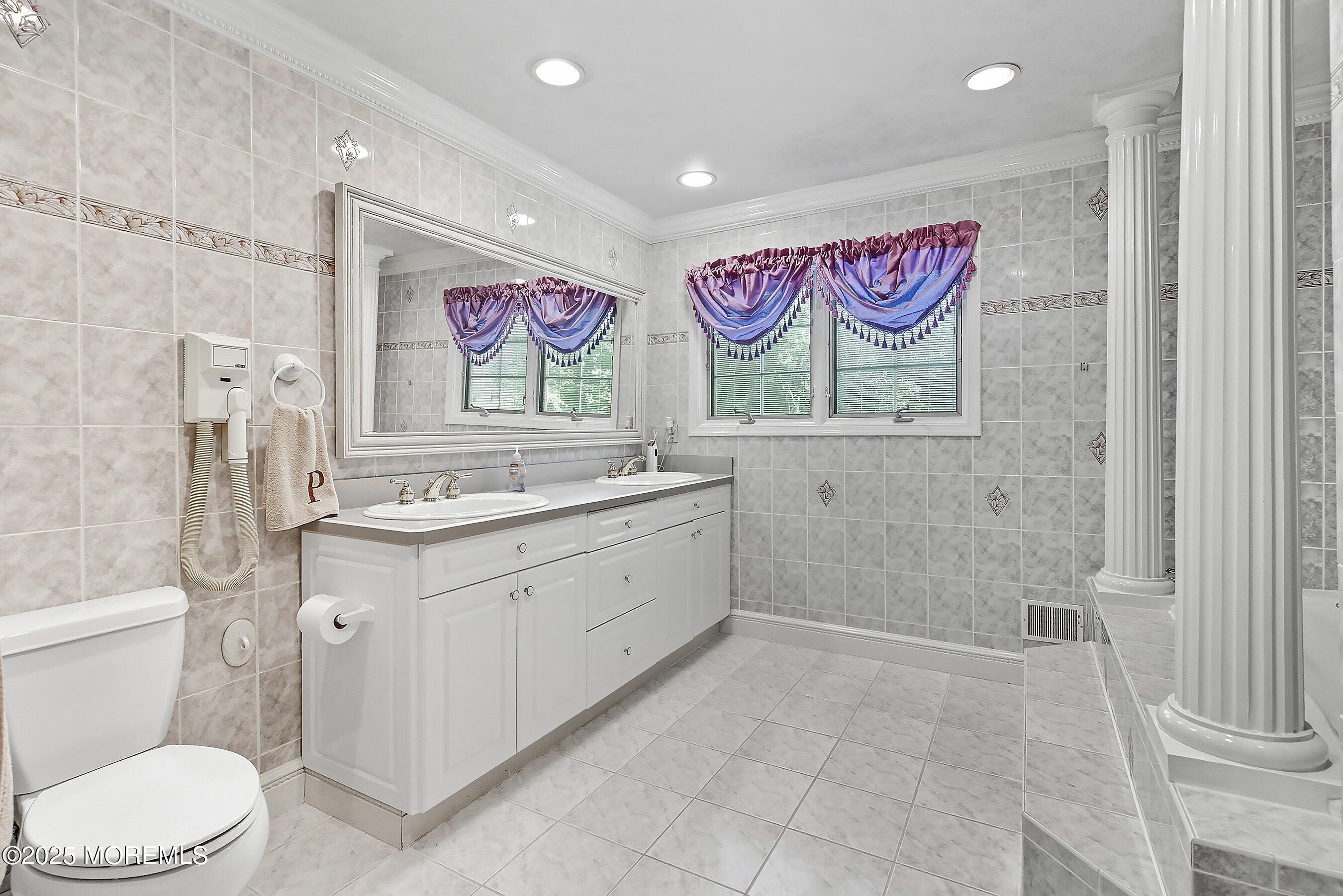 Manalapan, New Jersey, 07726, United States, 5 Bedrooms Bedrooms, ,3 BathroomsBathrooms,Residential,Active,1952450