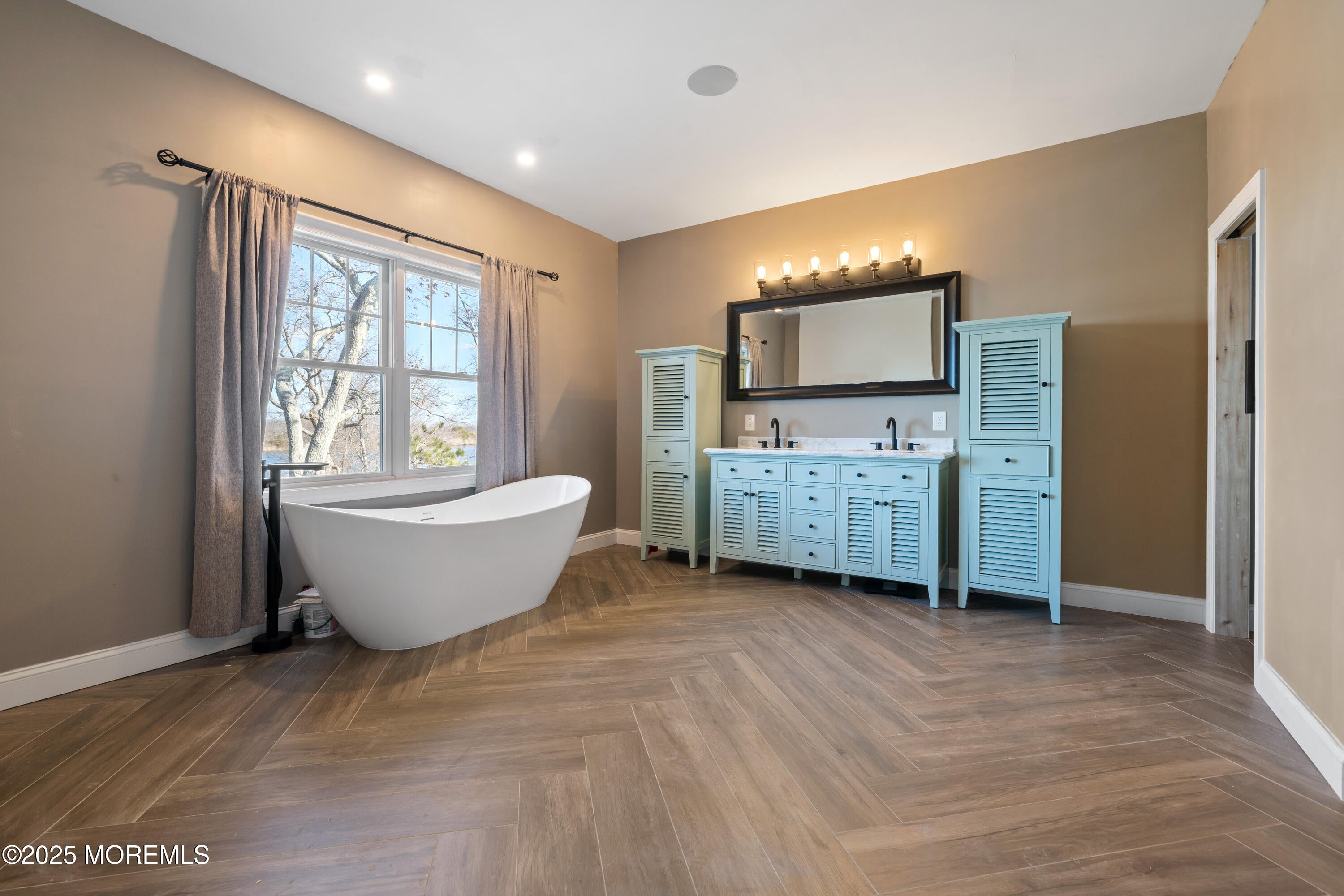 Waretown, New Jersey, 08758, United States, 4 Bedrooms Bedrooms, ,3 BathroomsBathrooms,Residential,Active,1903205