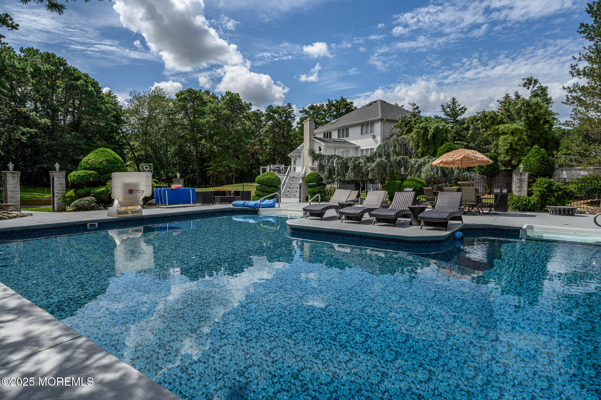 Manalapan, New Jersey, 07726, United States, 6 Bedrooms Bedrooms, ,4 BathroomsBathrooms,Residential,Active,1929411
