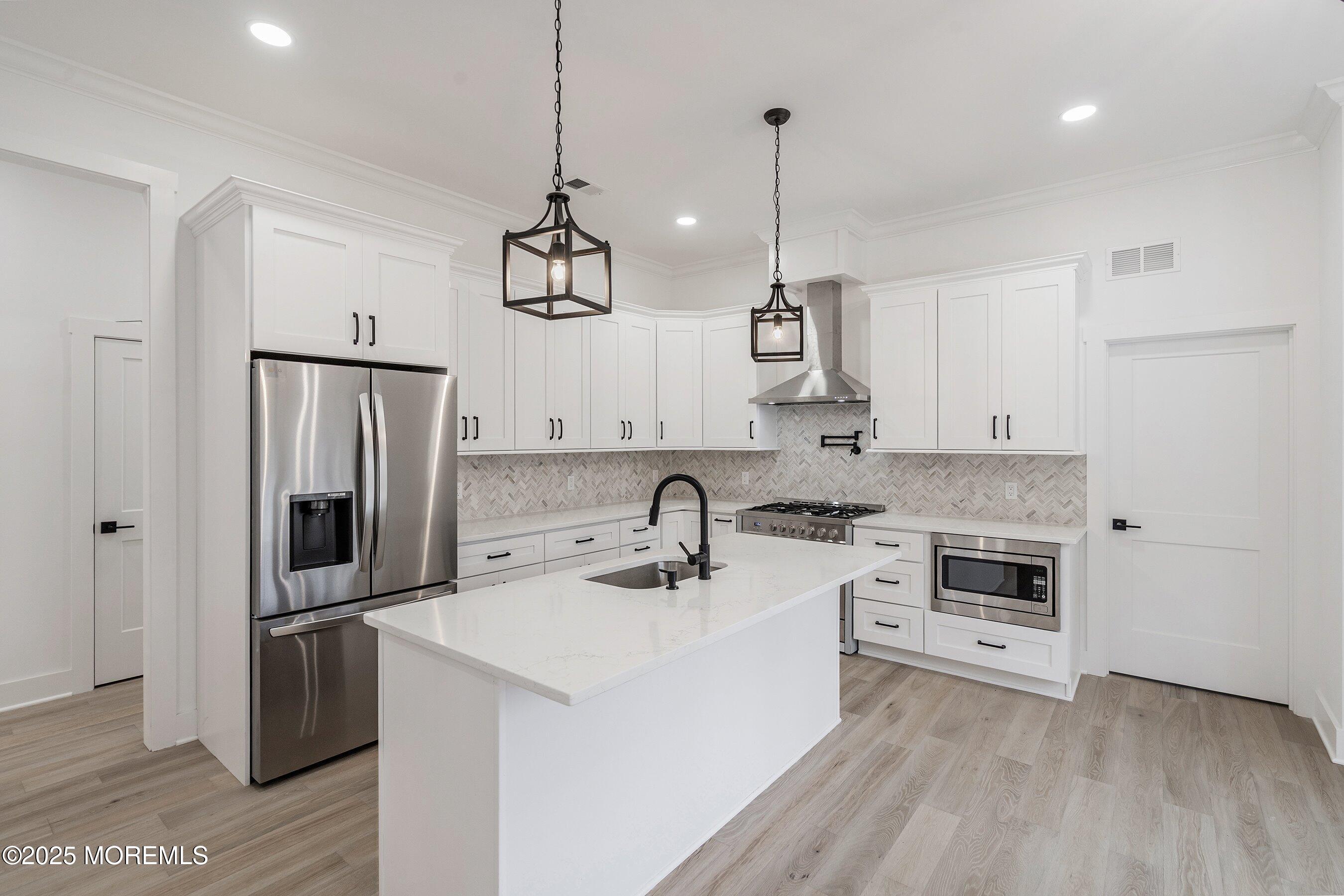 Manalapan, New Jersey, 07726, United States, 3 Bedrooms Bedrooms, ,2 BathroomsBathrooms,Residential,Active,1973334