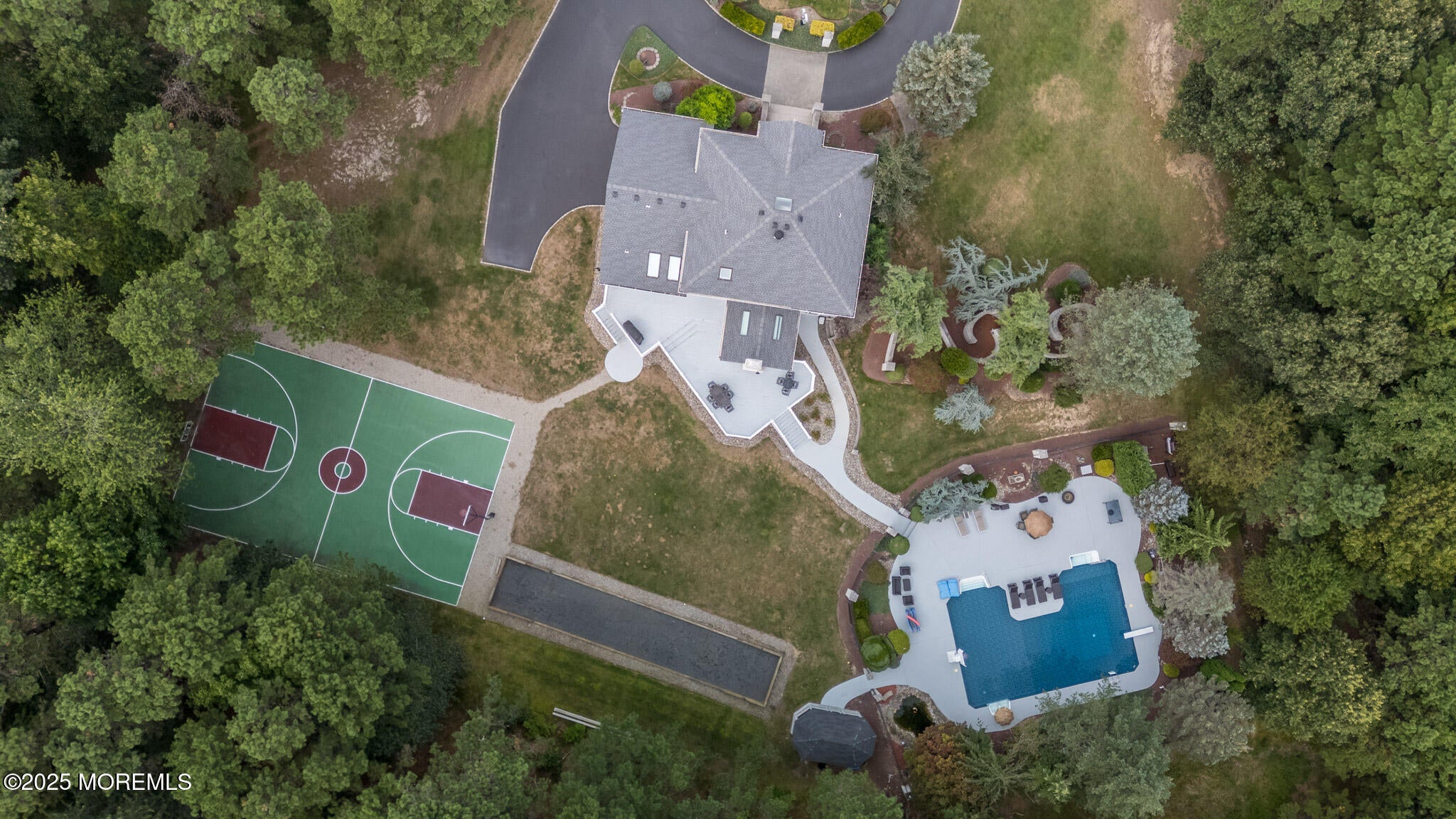Manalapan, New Jersey, 07726, United States, 6 Bedrooms Bedrooms, ,4 BathroomsBathrooms,Residential,Active,1929411