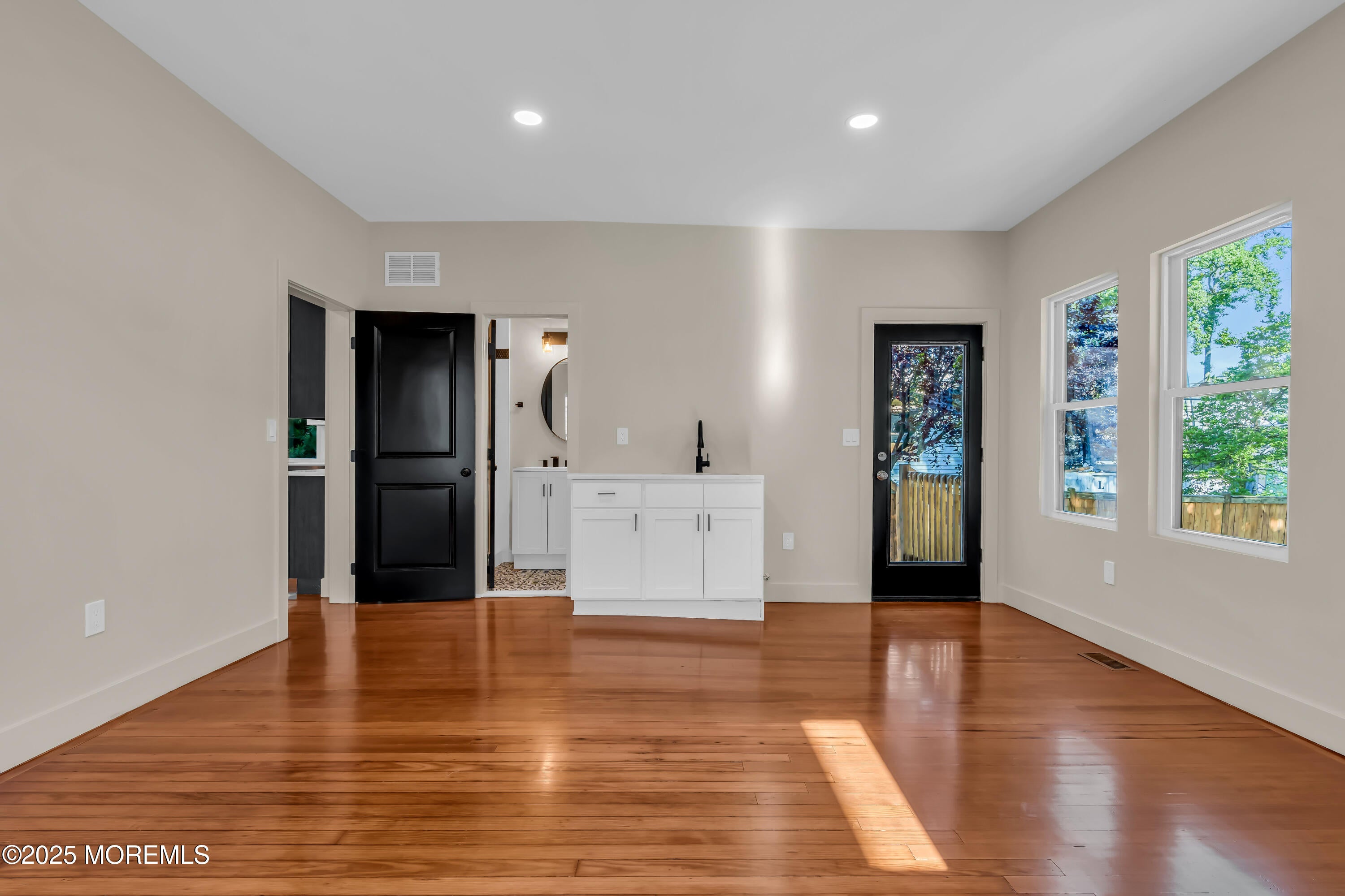 Asbury Park, New Jersey, 07712, United States, 6 Bedrooms Bedrooms, ,4 BathroomsBathrooms,Residential,Active,1929708