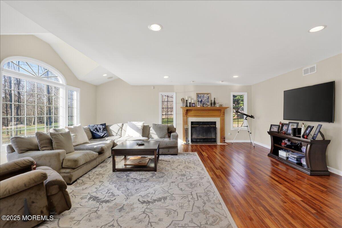 Manalapan, New Jersey, 07726, United States, 4 Bedrooms Bedrooms, ,4 BathroomsBathrooms,Residential,Active,1999930