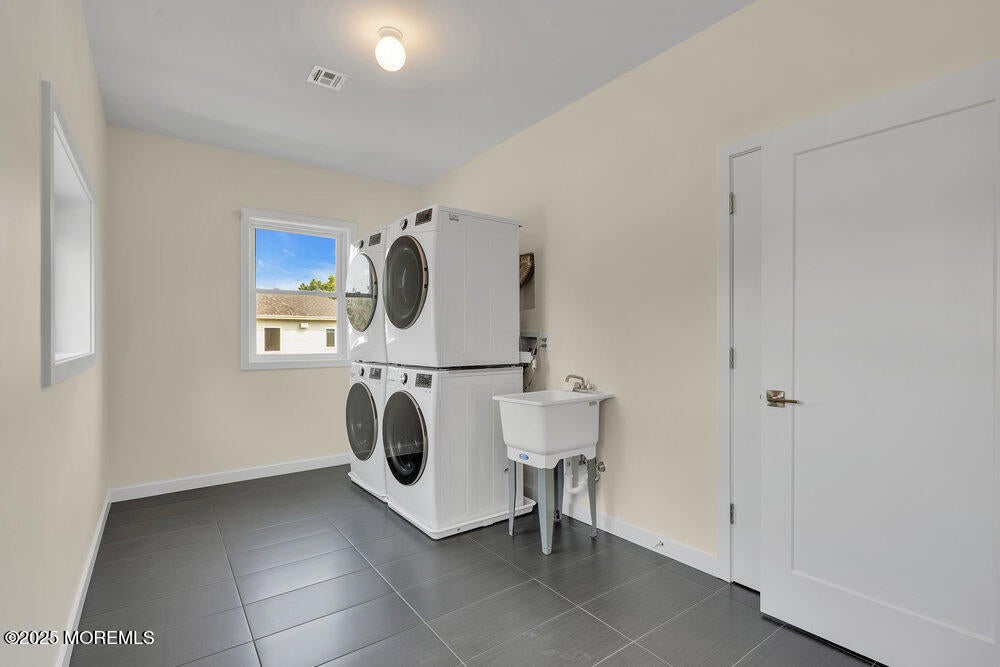 Jackson, New Jersey, 08527, United States, 6 Bedrooms Bedrooms, ,4 BathroomsBathrooms,Residential,Active,1973337