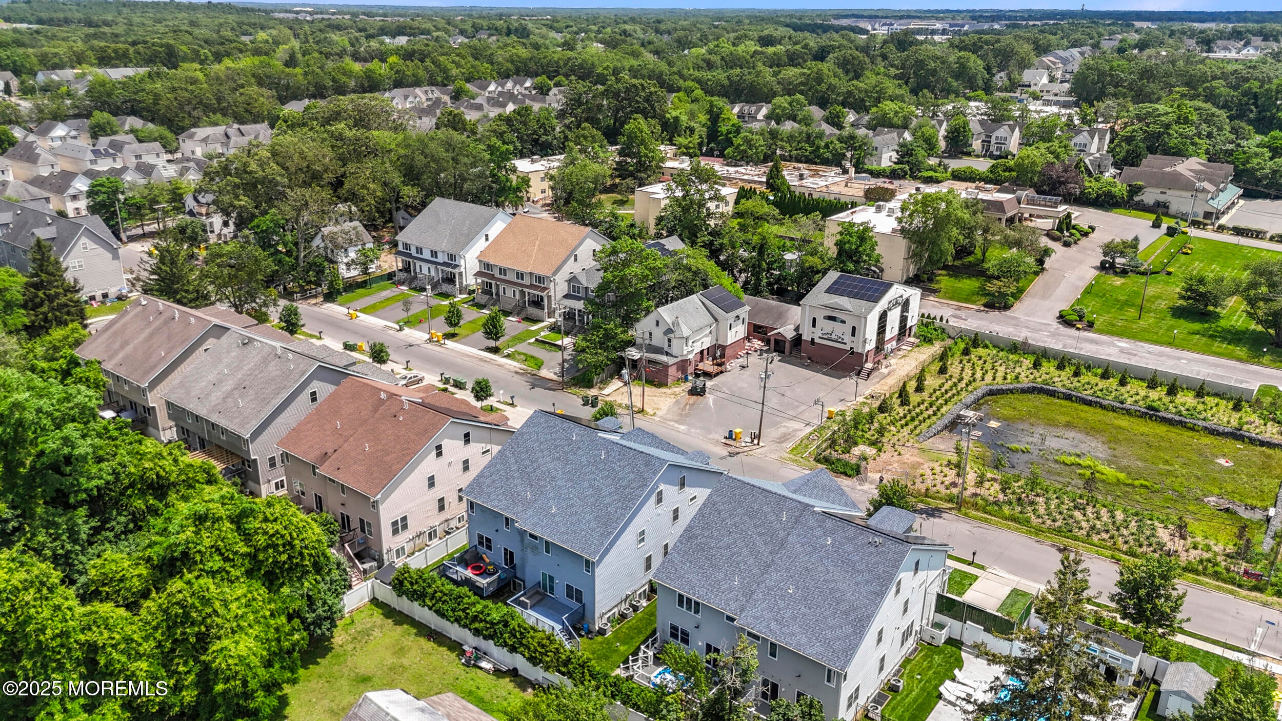 Lakewood, New Jersey, 08701, United States, 10 Bedrooms Bedrooms, ,6 BathroomsBathrooms,Residential,Pending,1973270