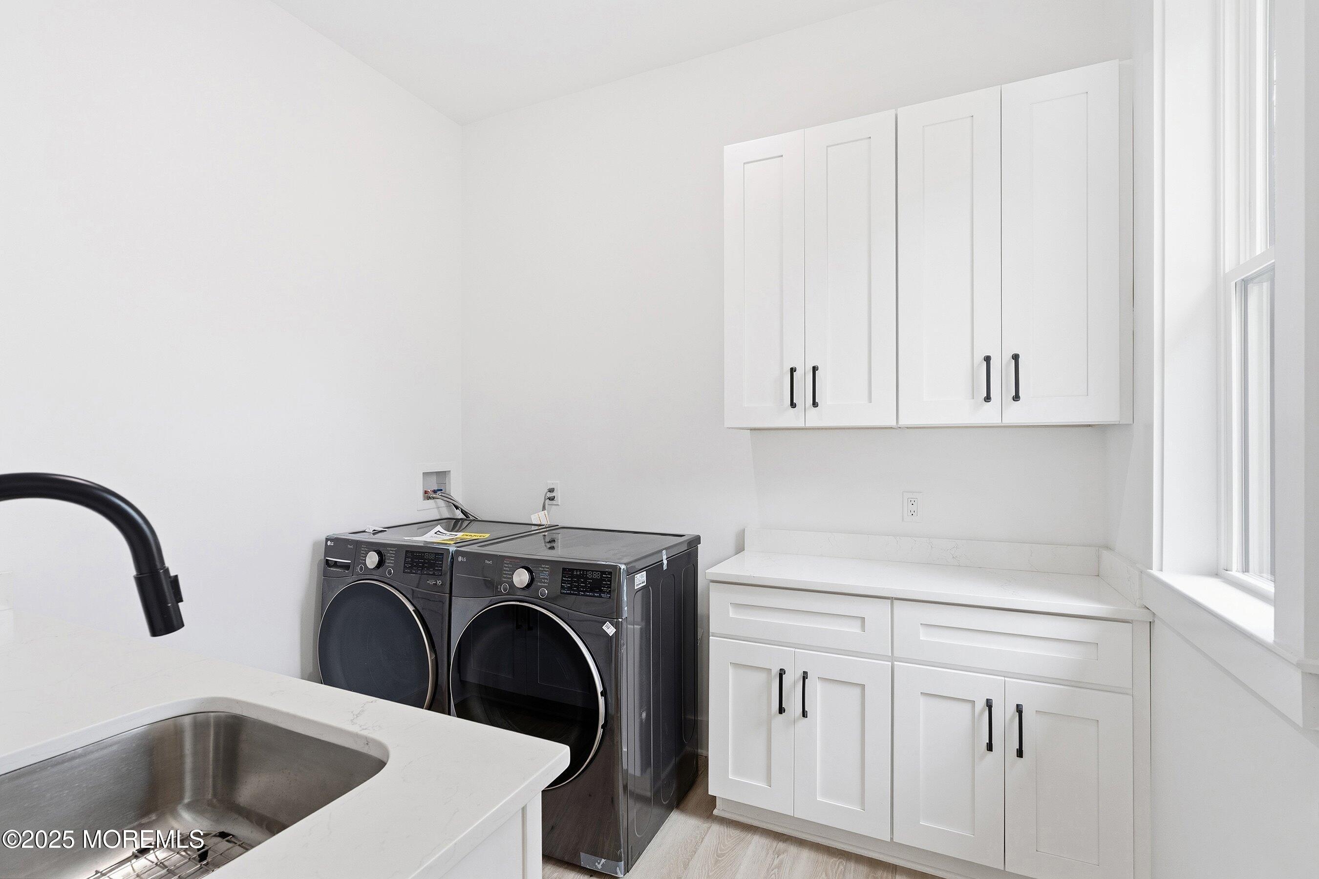 Manalapan, New Jersey, 07726, United States, 3 Bedrooms Bedrooms, ,2 BathroomsBathrooms,Residential,Active,1973334