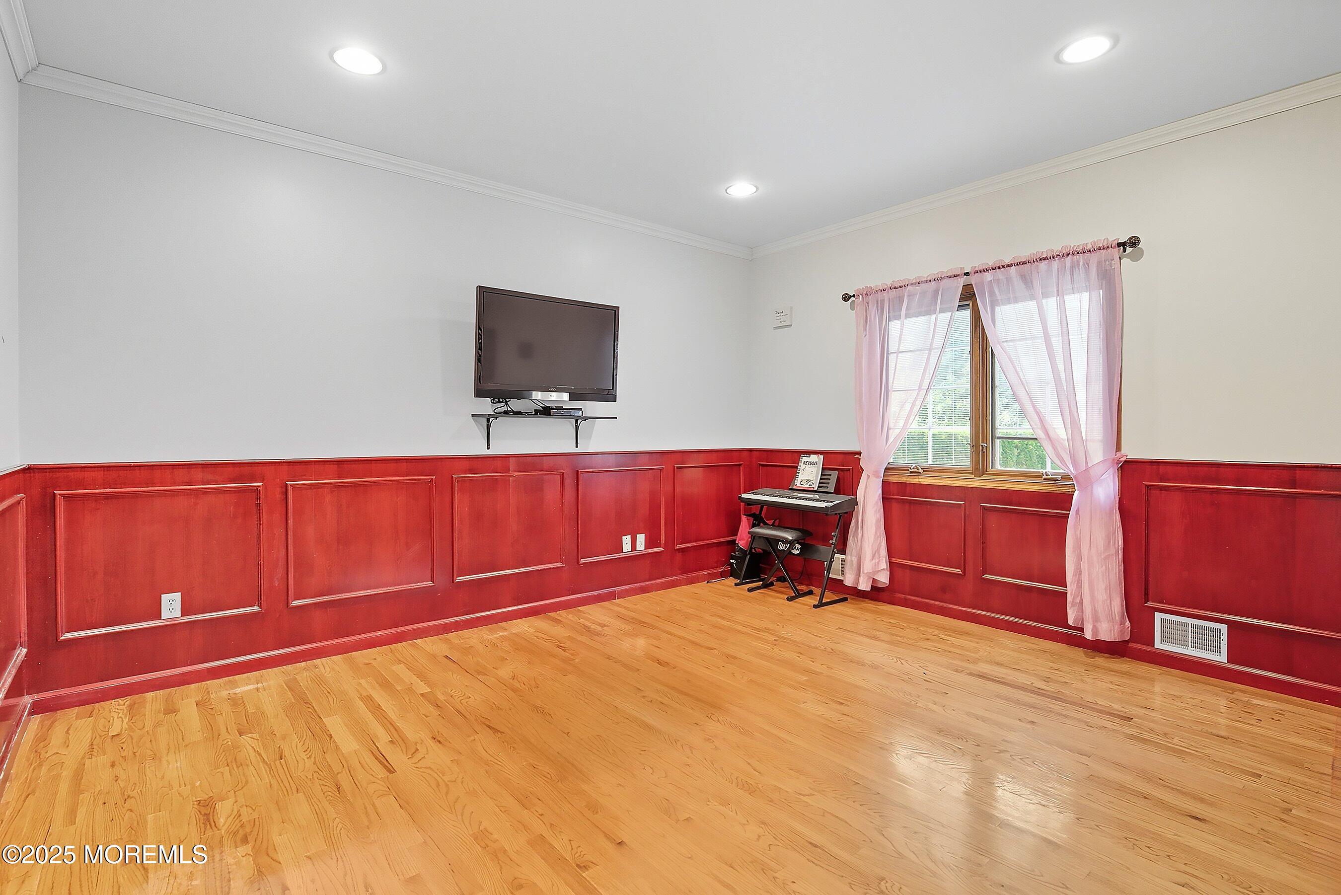 Manalapan, New Jersey, 07726, United States, 5 Bedrooms Bedrooms, ,3 BathroomsBathrooms,Residential,Active,1952450