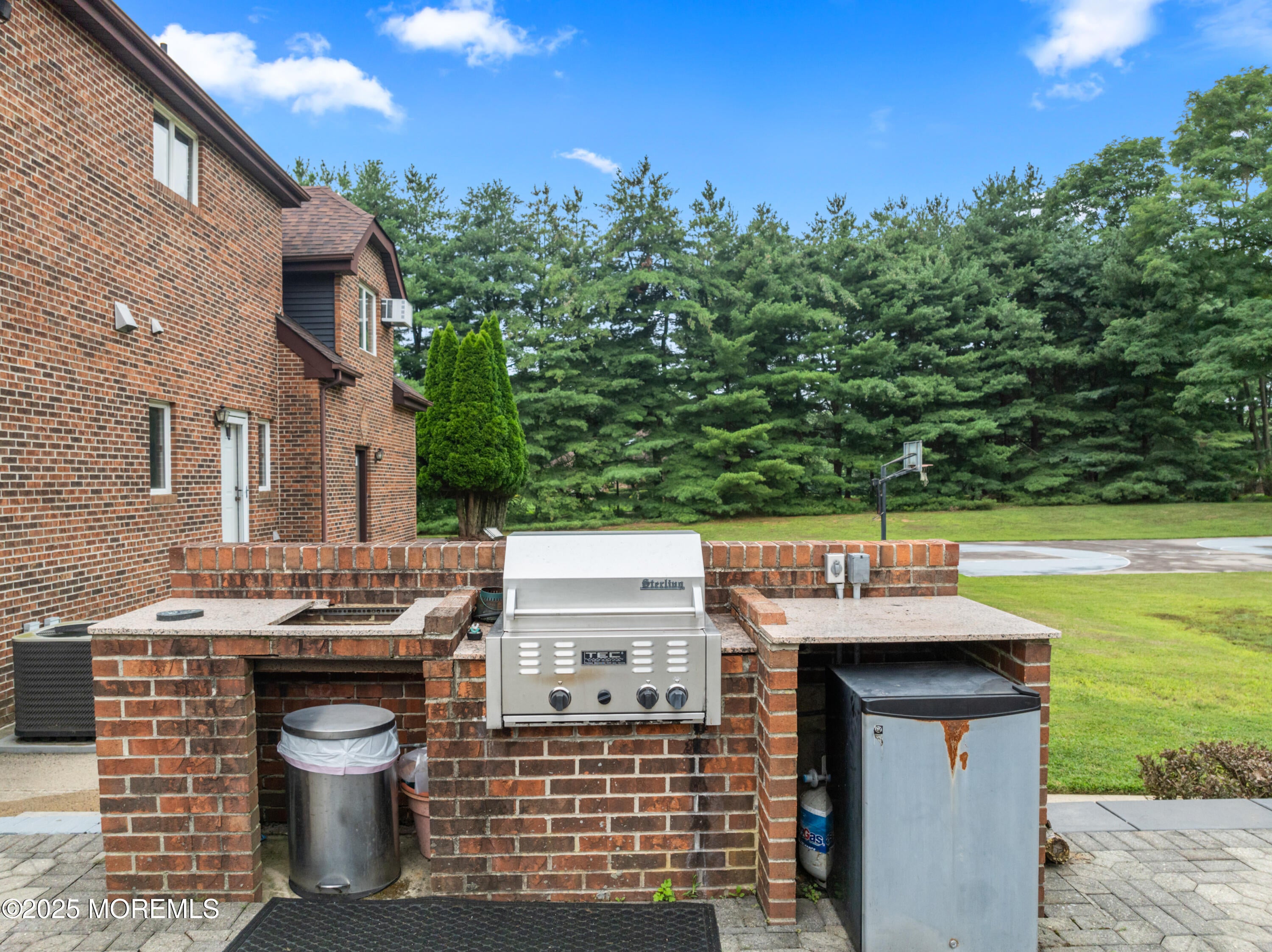 Manalapan, New Jersey, 07726, United States, 4 Bedrooms Bedrooms, ,4 BathroomsBathrooms,Residential,Pending,1909603