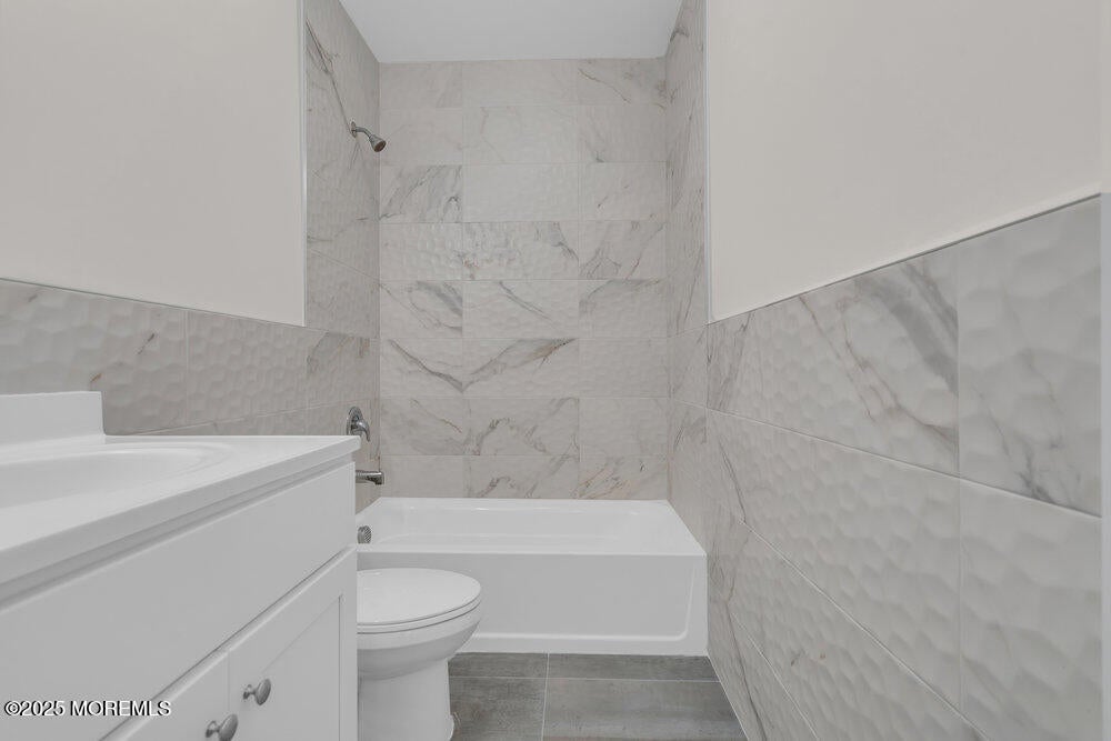 Lakewood, New Jersey, 08701, United States, 5 Bedrooms Bedrooms, ,4 BathroomsBathrooms,Residential,Active,1973269