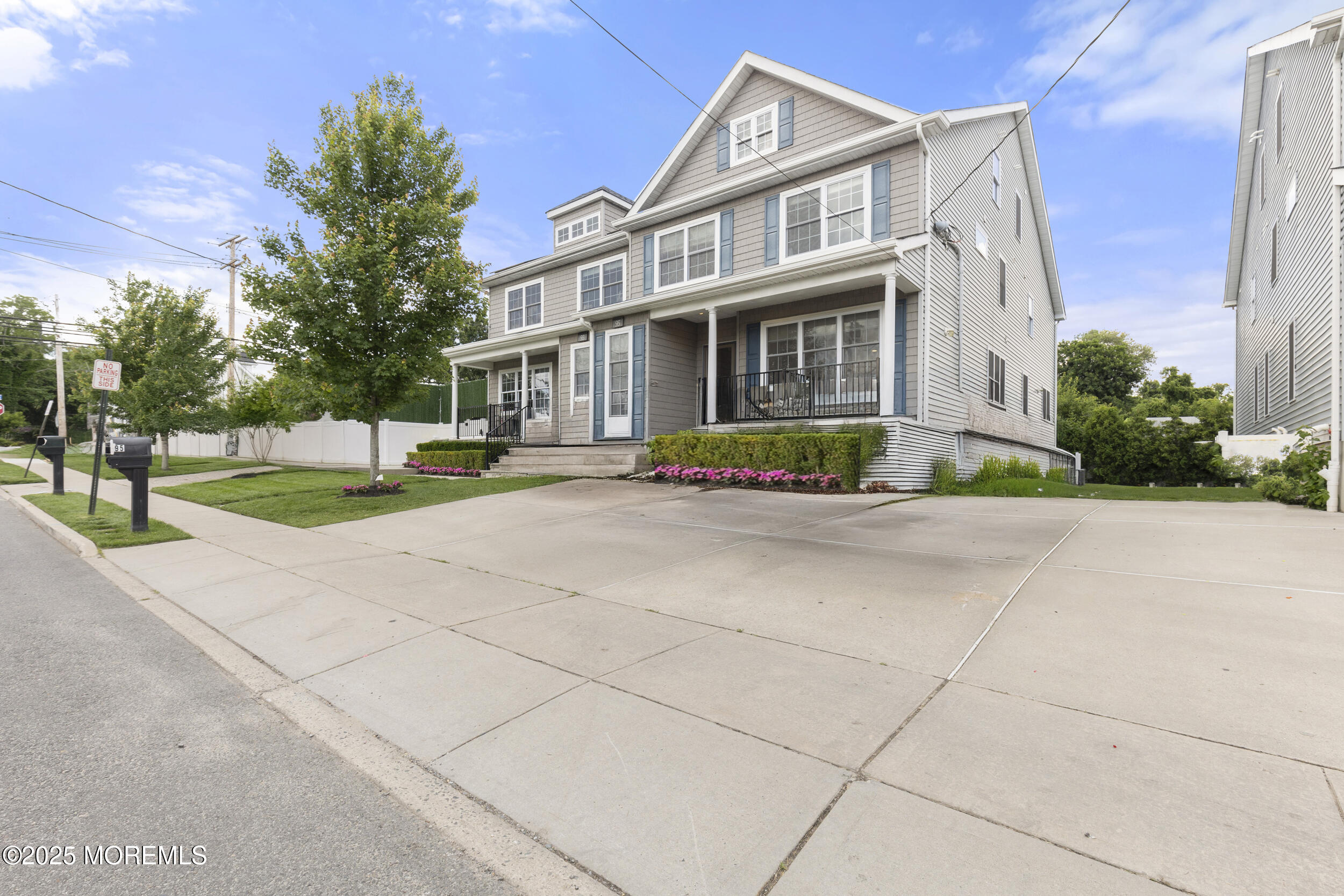 Lakewood, New Jersey, 08701, United States, 10 Bedrooms Bedrooms, ,6 BathroomsBathrooms,Residential,Pending,1973270