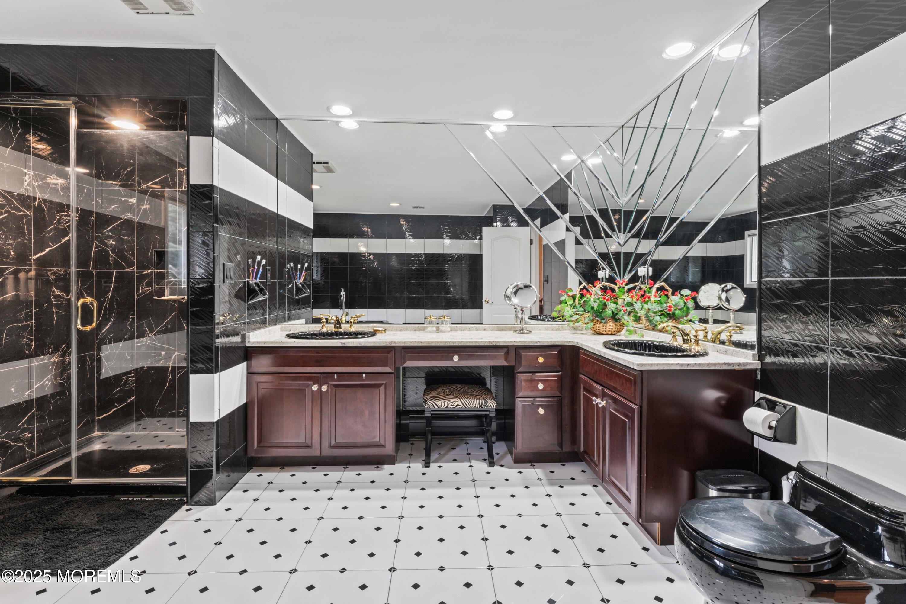 Manalapan, New Jersey, 07726, United States, 4 Bedrooms Bedrooms, ,4 BathroomsBathrooms,Residential,Pending,1909603