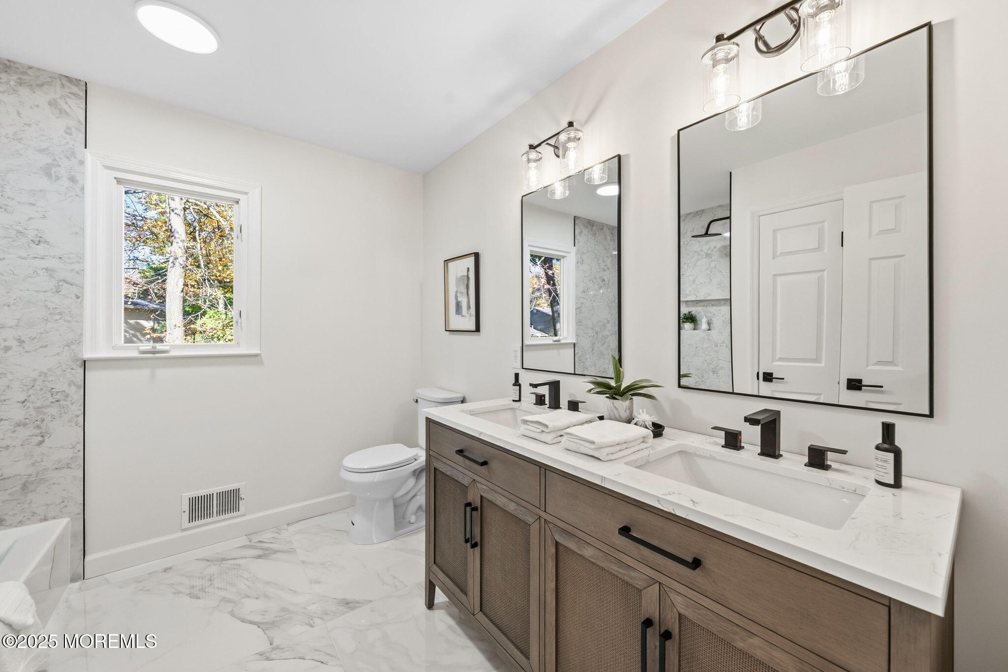 Manalapan, New Jersey, 07726, United States, 5 Bedrooms Bedrooms, ,4 BathroomsBathrooms,Residential,Active,1969663