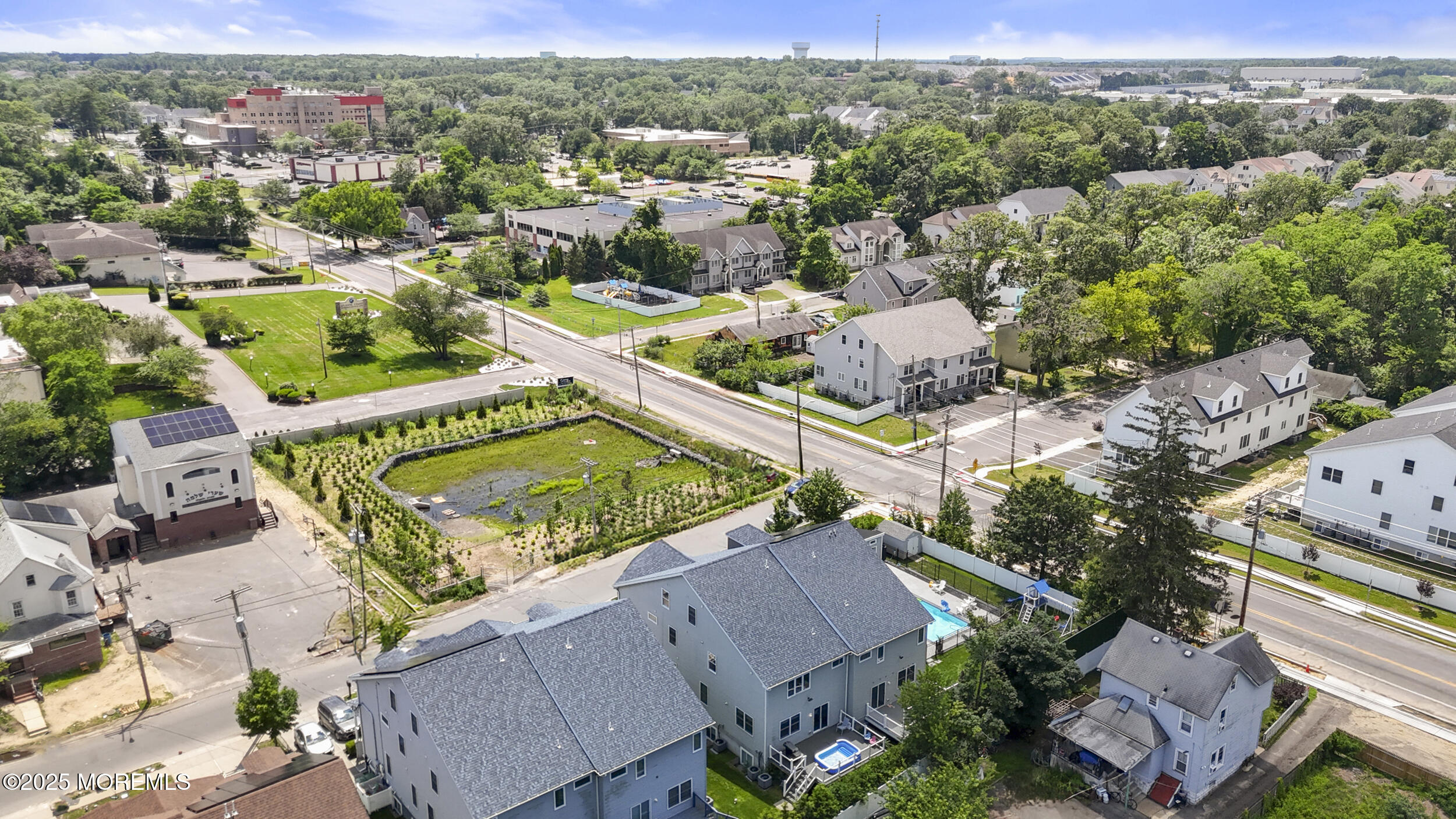 Lakewood, New Jersey, 08701, United States, 10 Bedrooms Bedrooms, ,6 BathroomsBathrooms,Residential,Pending,1973270