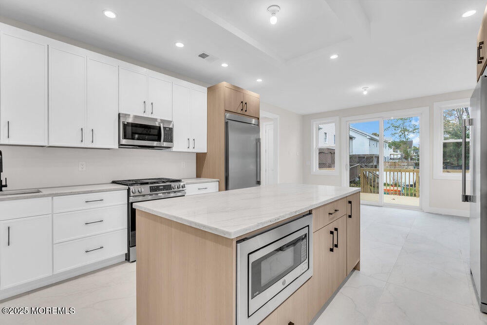 Lakewood, New Jersey, 08701, United States, 5 Bedrooms Bedrooms, ,4 BathroomsBathrooms,Residential,Active,1973269