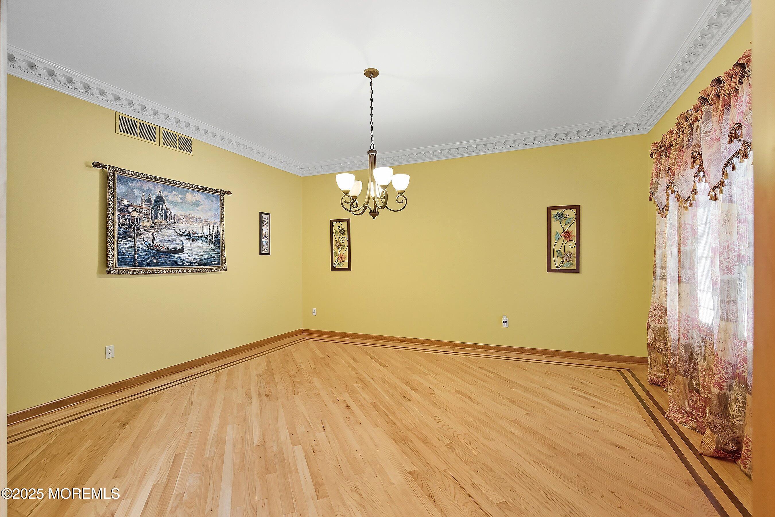 Manalapan, New Jersey, 07726, United States, 5 Bedrooms Bedrooms, ,3 BathroomsBathrooms,Residential,Active,1952450