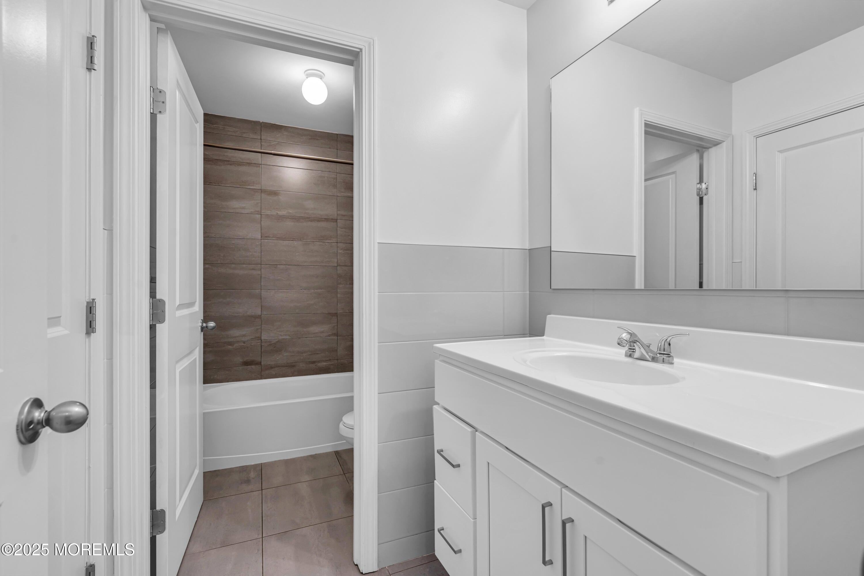 Lakewood, New Jersey, 08701, United States, 5 Bedrooms Bedrooms, ,4 BathroomsBathrooms,Residential,Active,1941365