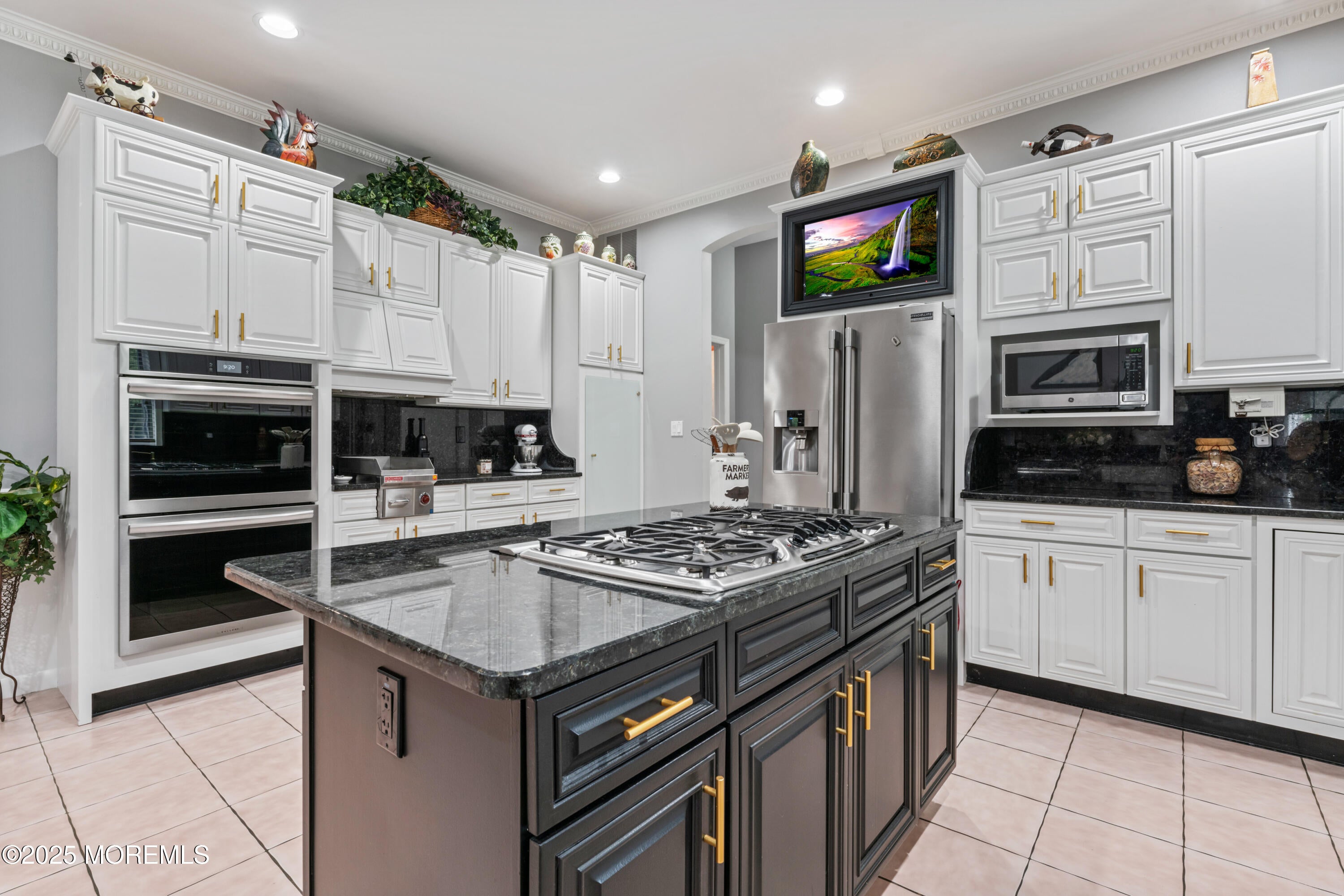 Manalapan, New Jersey, 07726, United States, 4 Bedrooms Bedrooms, ,4 BathroomsBathrooms,Residential,Pending,1909603