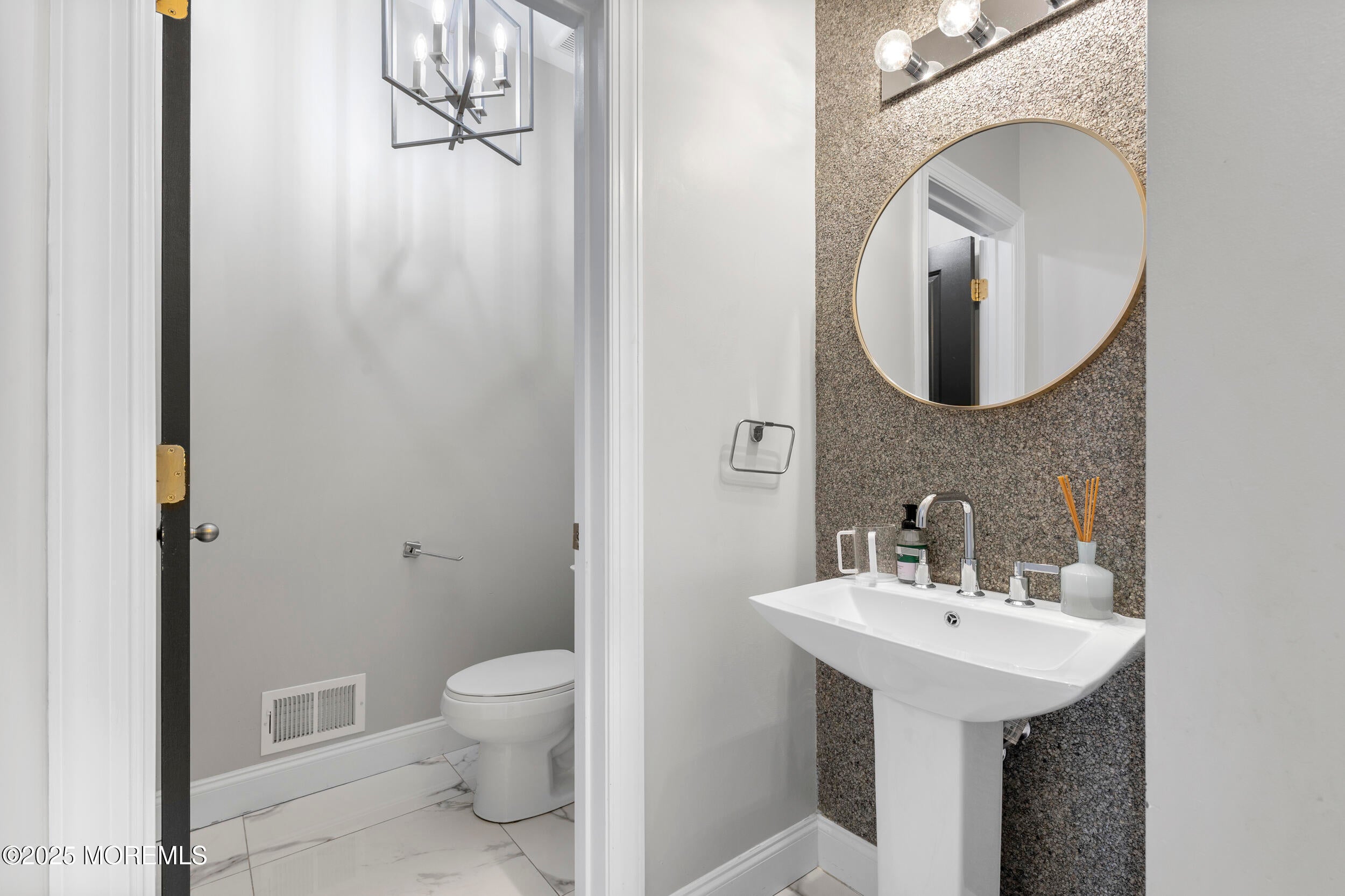 Lakewood, New Jersey, 08701, United States, 10 Bedrooms Bedrooms, ,6 BathroomsBathrooms,Residential,Pending,1973270