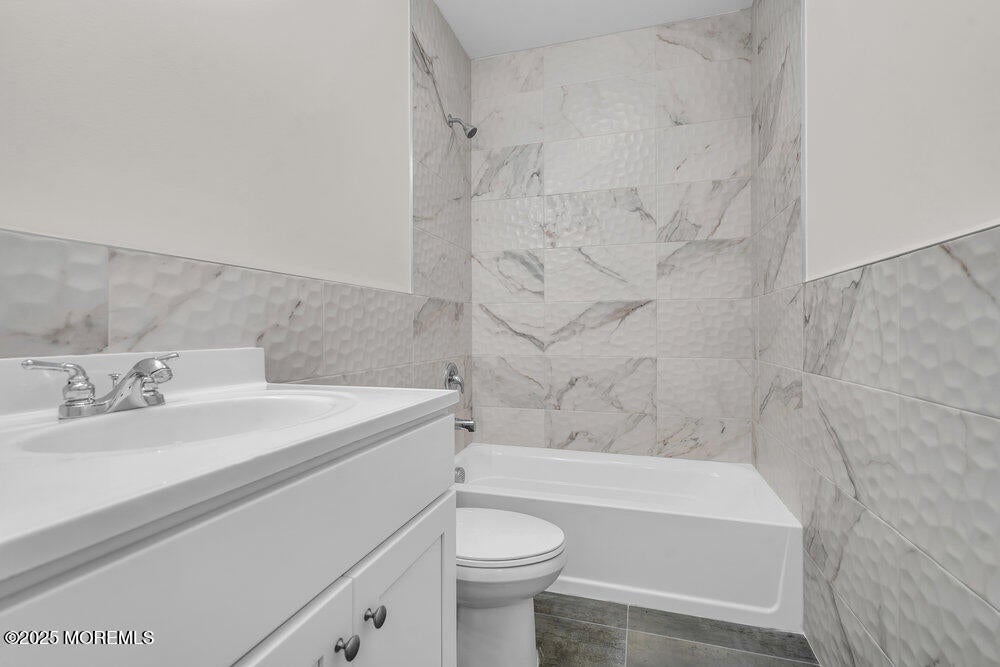 Lakewood, New Jersey, 08701, United States, 5 Bedrooms Bedrooms, ,4 BathroomsBathrooms,Residential,Active,1973269