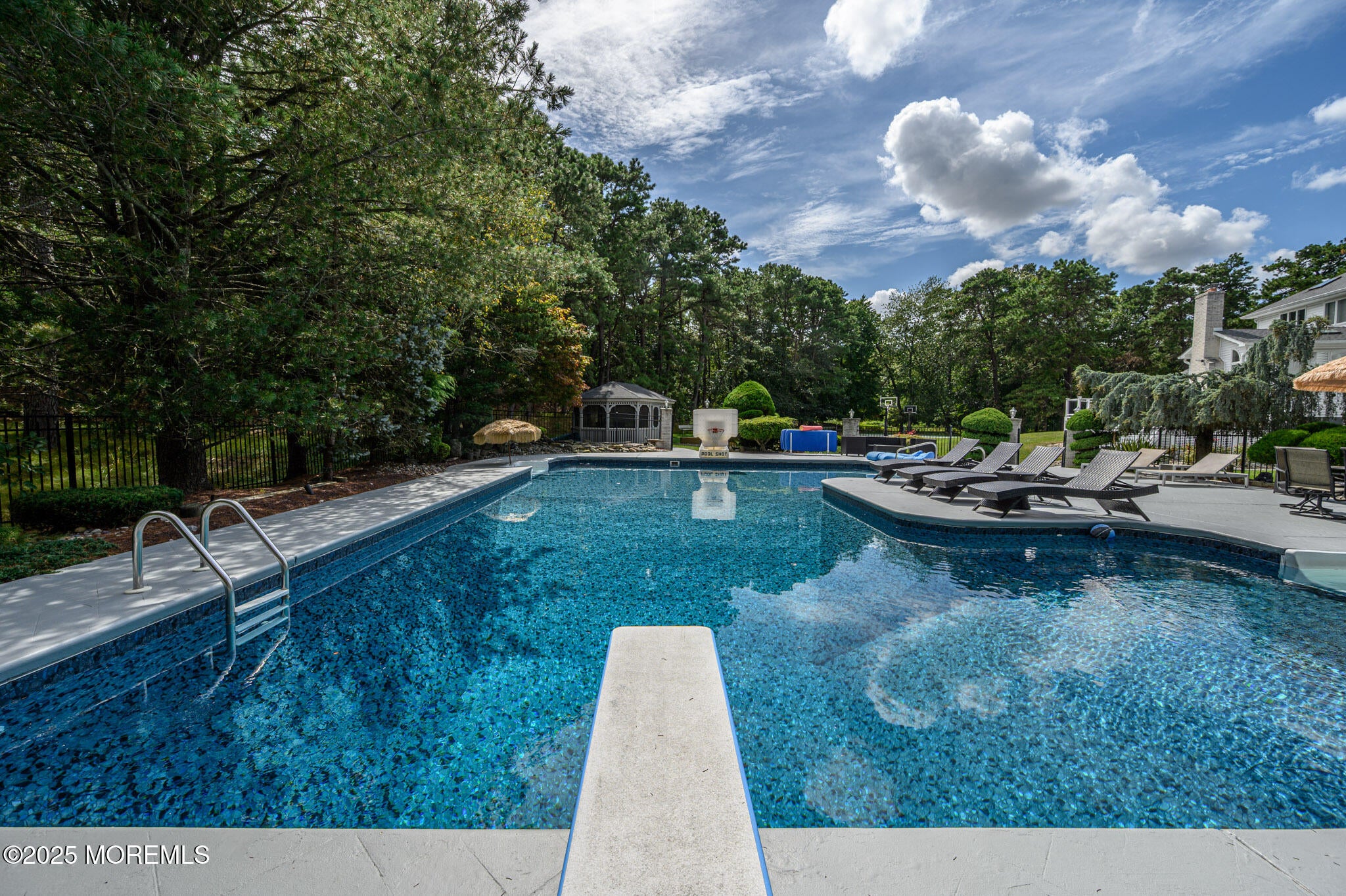 Manalapan, New Jersey, 07726, United States, 6 Bedrooms Bedrooms, ,4 BathroomsBathrooms,Residential,Active,1929411