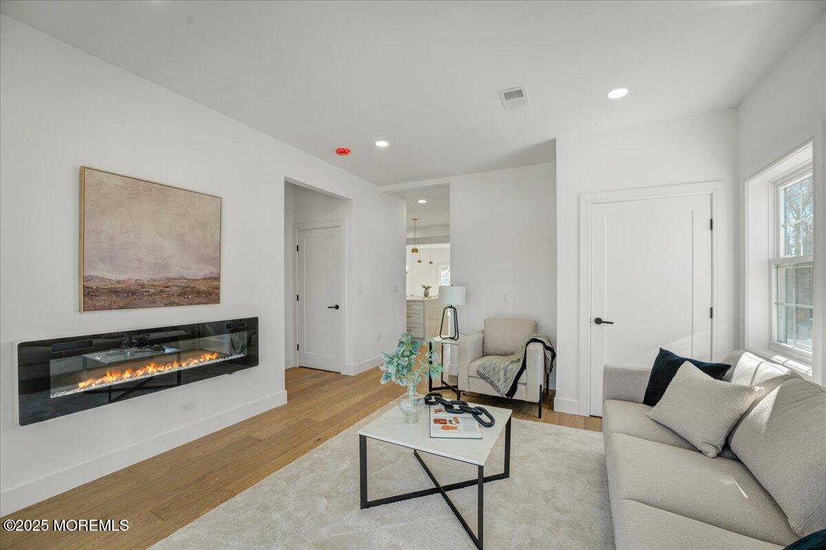 Brick, New Jersey, 08723, United States, 5 Bedrooms Bedrooms, ,3 BathroomsBathrooms,Residential,Active,2009154