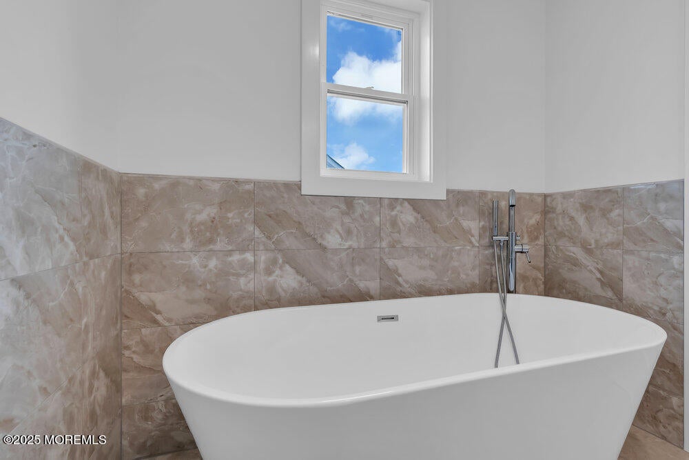 Toms River, New Jersey, 08755, United States, 5 Bedrooms Bedrooms, ,5 BathroomsBathrooms,Residential,Active,1997624