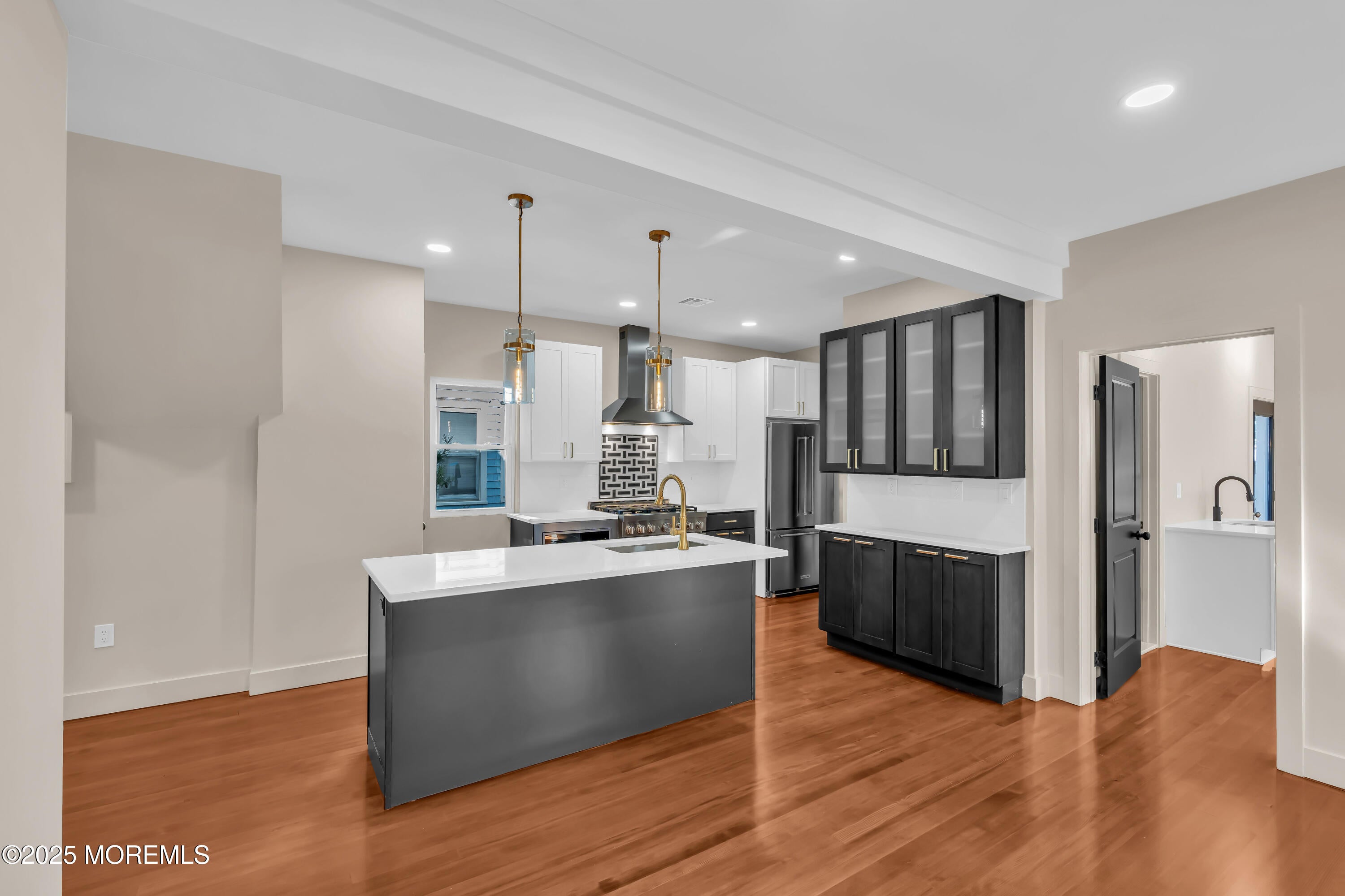 Asbury Park, New Jersey, 07712, United States, 6 Bedrooms Bedrooms, ,4 BathroomsBathrooms,Residential,Active,1929708