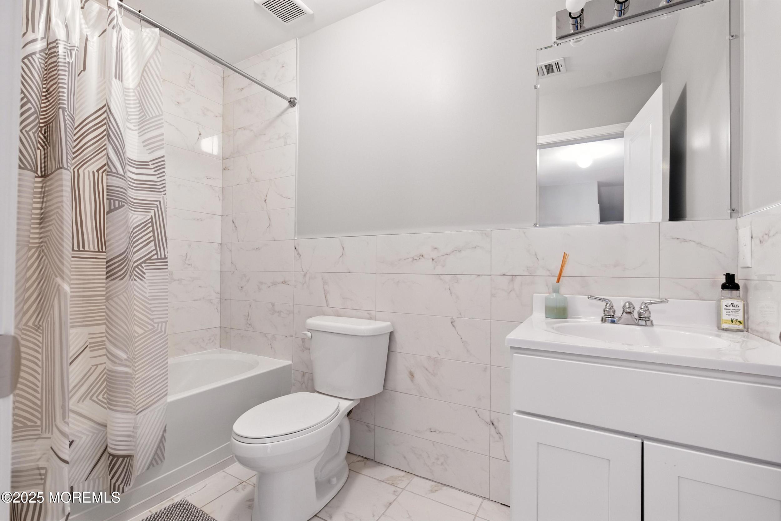 Lakewood, New Jersey, 08701, United States, 10 Bedrooms Bedrooms, ,6 BathroomsBathrooms,Residential,Pending,1973270