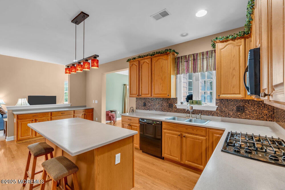 Manalapan, New Jersey, 07726, United States, 4 Bedrooms Bedrooms, ,4 BathroomsBathrooms,Residential,Active,1871928