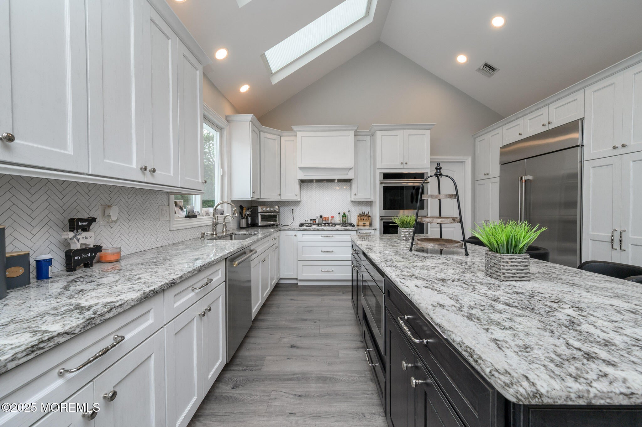Manalapan, New Jersey, 07726, United States, 6 Bedrooms Bedrooms, ,4 BathroomsBathrooms,Residential,Active,1929411
