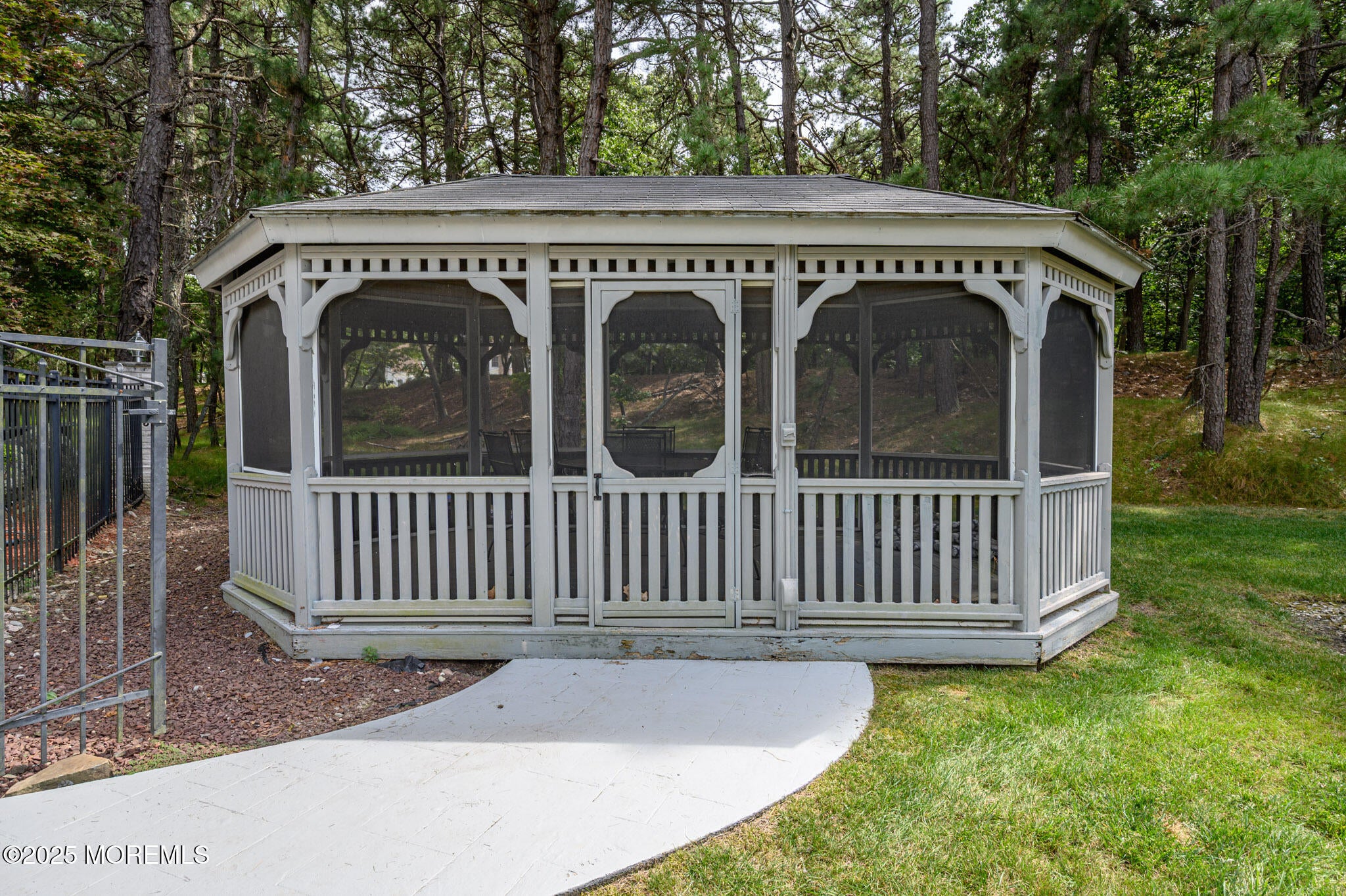 Manalapan, New Jersey, 07726, United States, 6 Bedrooms Bedrooms, ,4 BathroomsBathrooms,Residential,Active,1929411
