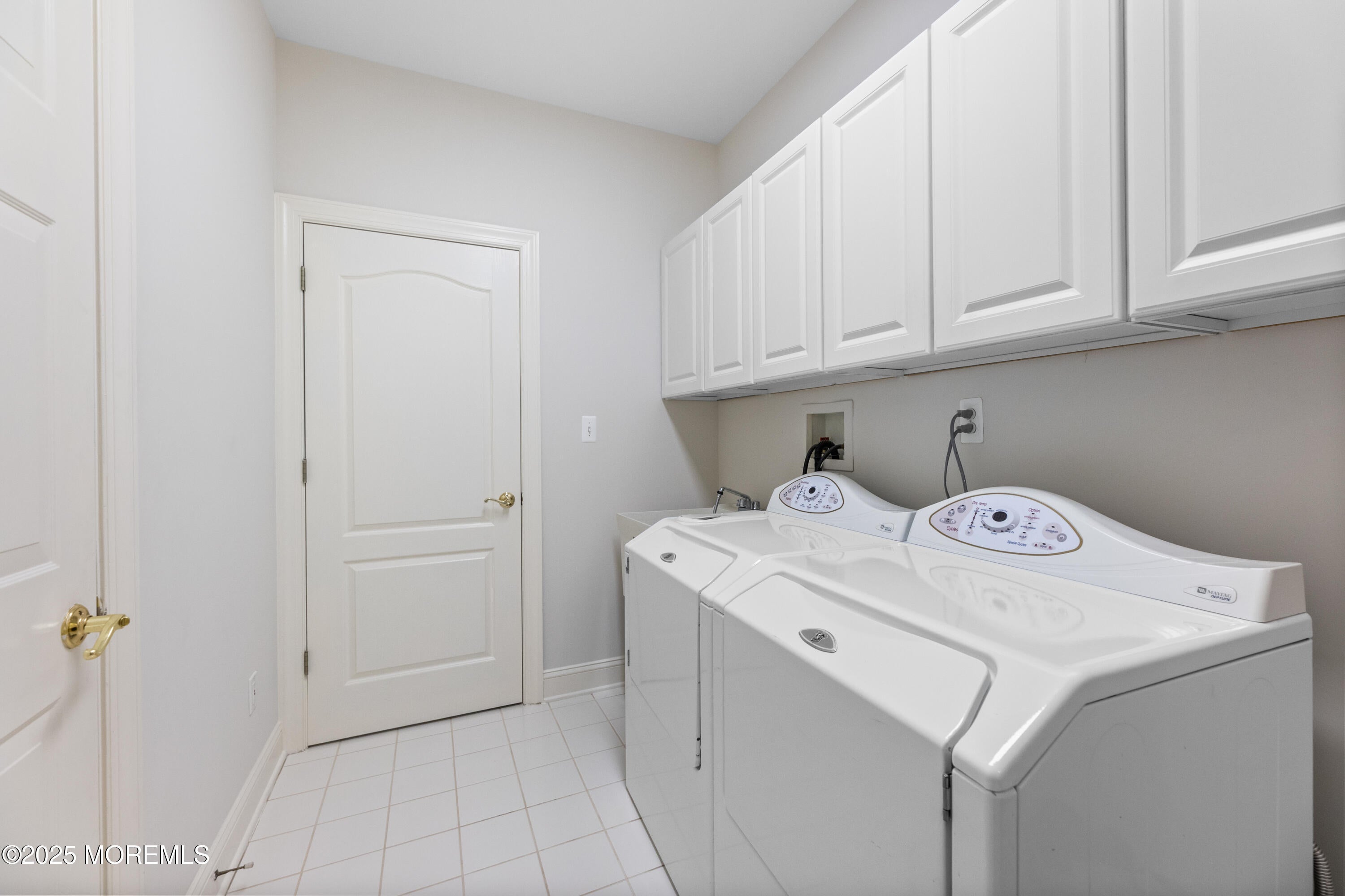 Millstone, New Jersey, 08510, United States, 4 Bedrooms Bedrooms, ,3 BathroomsBathrooms,Residential,Pending,2007227