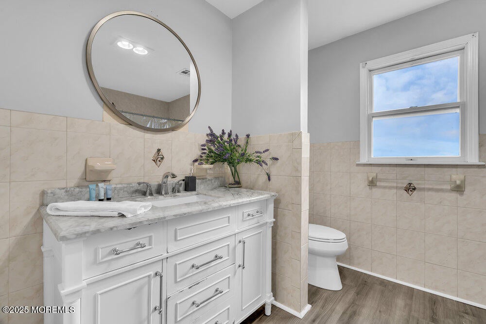 Lakewood, New Jersey, 08701, United States, 7 Bedrooms Bedrooms, ,3 BathroomsBathrooms,Residential,Active,1988790