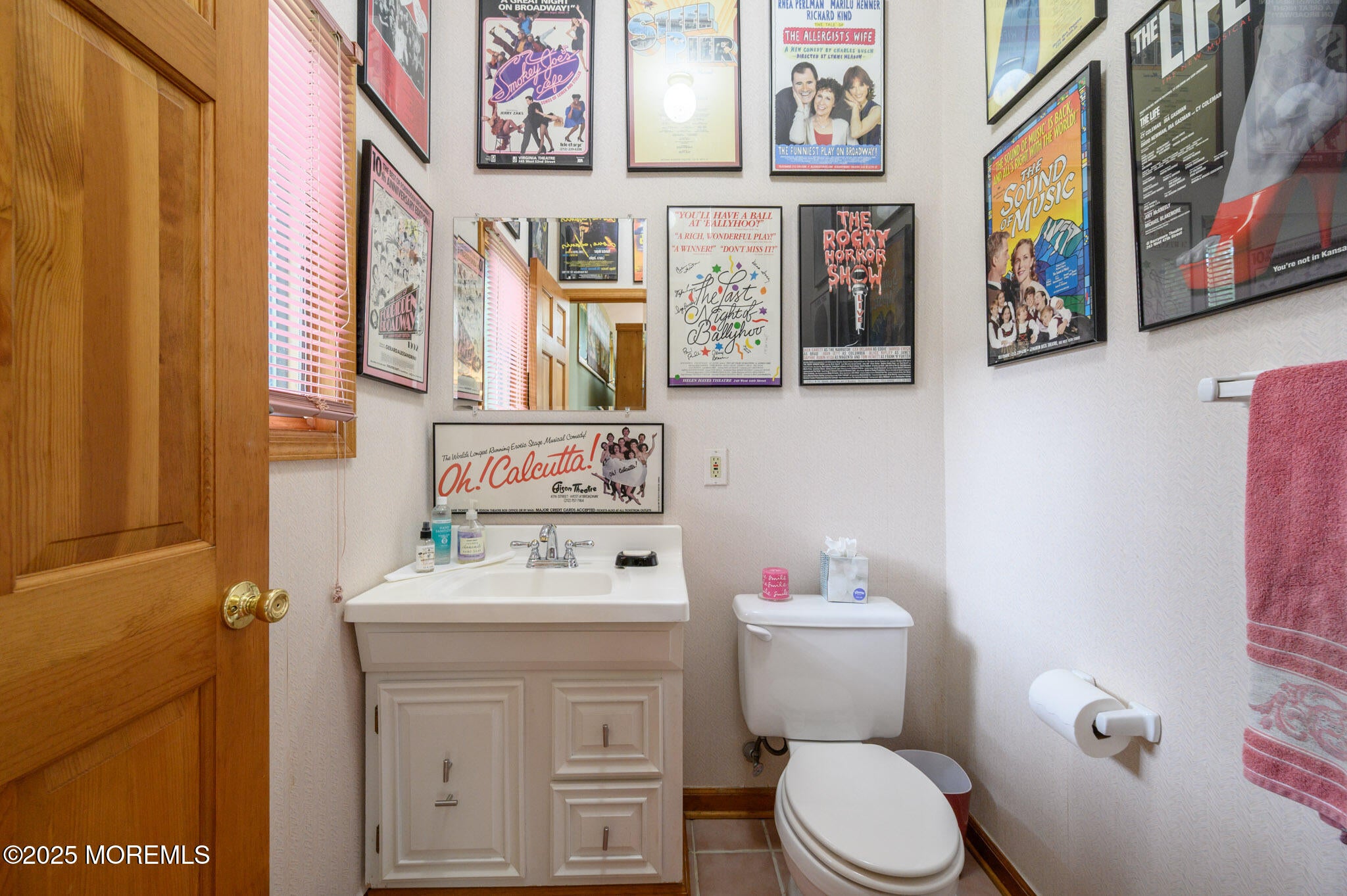 Holmdel, New Jersey, 07733, United States, 4 Bedrooms Bedrooms, ,3 BathroomsBathrooms,Residential,Active,1962185