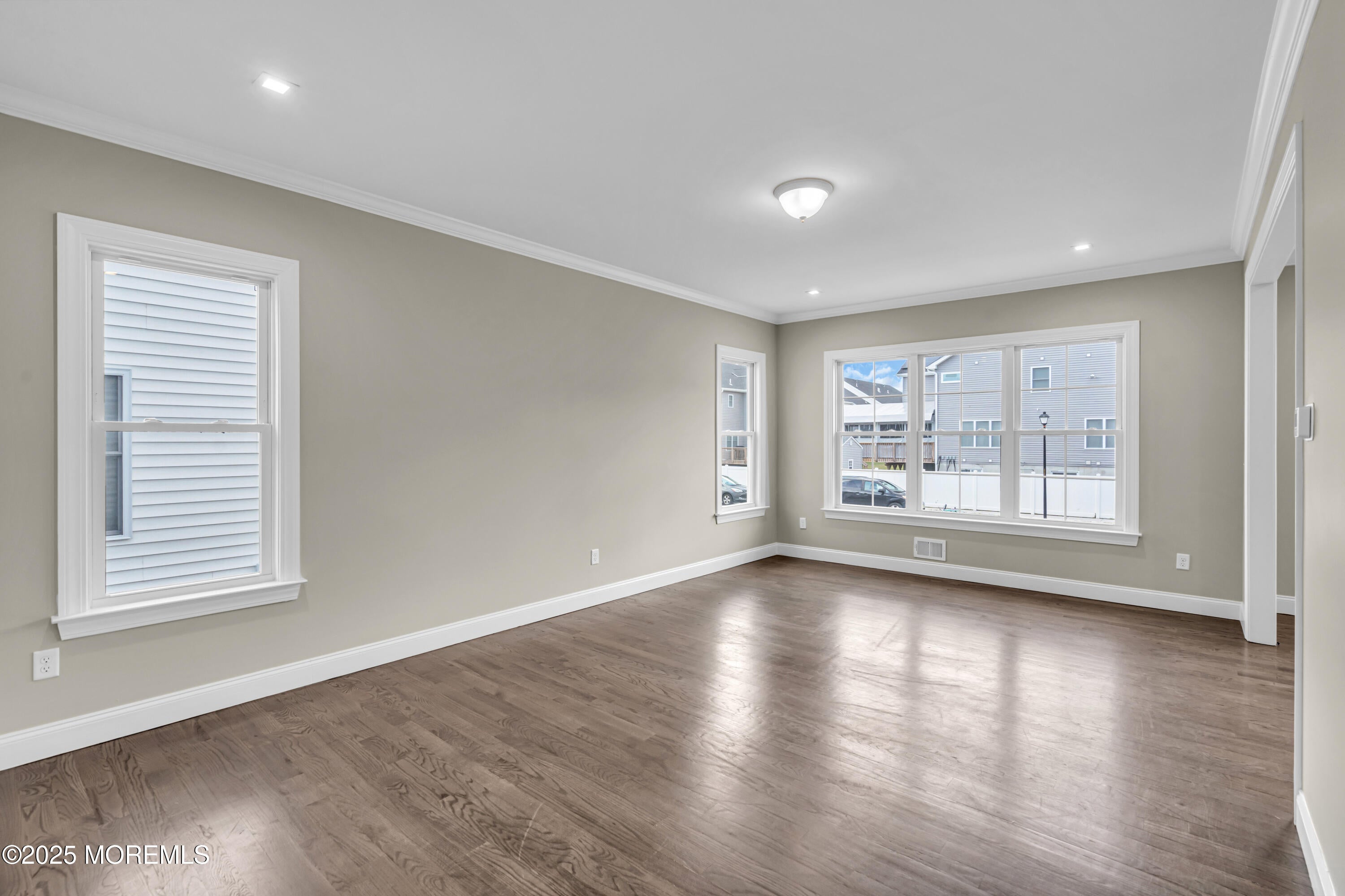 Lakewood, New Jersey, 08701, United States, 5 Bedrooms Bedrooms, ,4 BathroomsBathrooms,Residential,Active,1941365