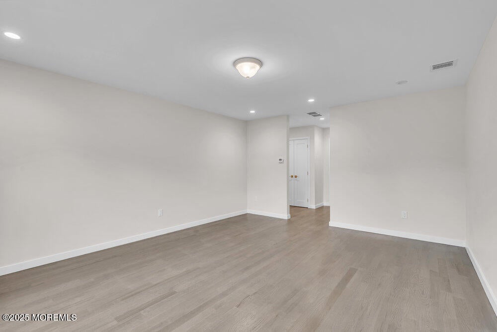 Lakewood, New Jersey, 08701, United States, 5 Bedrooms Bedrooms, ,4 BathroomsBathrooms,Residential,Active,1973269