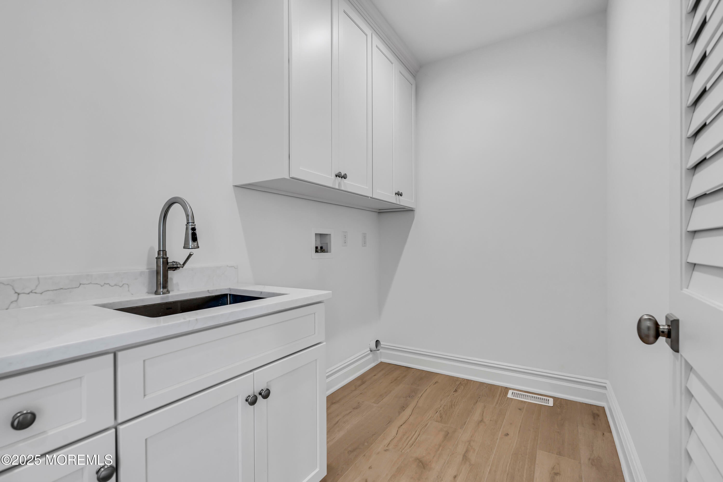 Mantoloking, New Jersey, 08738, United States, 6 Bedrooms Bedrooms, ,6 BathroomsBathrooms,Residential,Active,1904143