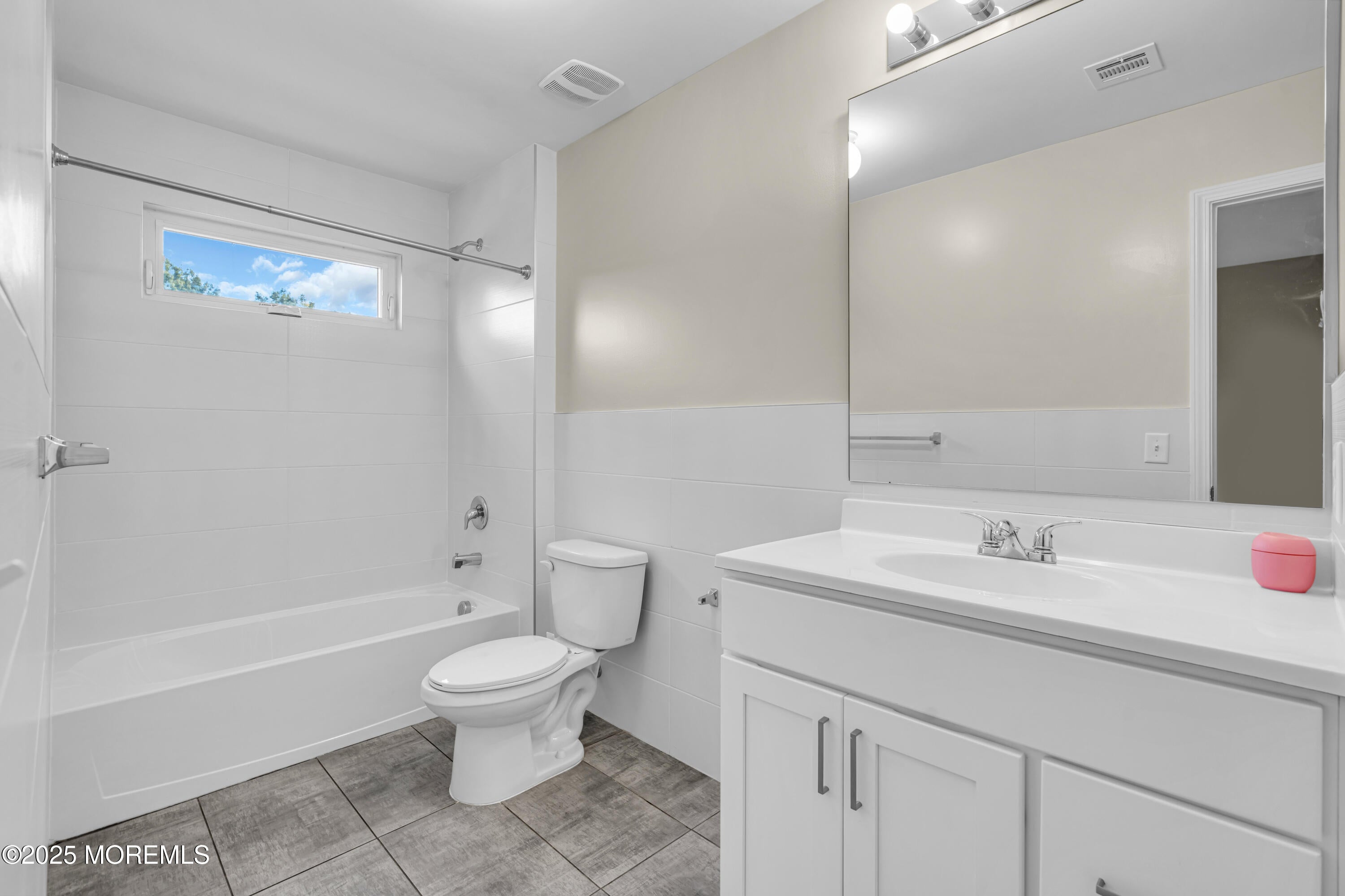 Lakewood, New Jersey, 08701, United States, 5 Bedrooms Bedrooms, ,4 BathroomsBathrooms,Residential,Active,1941365
