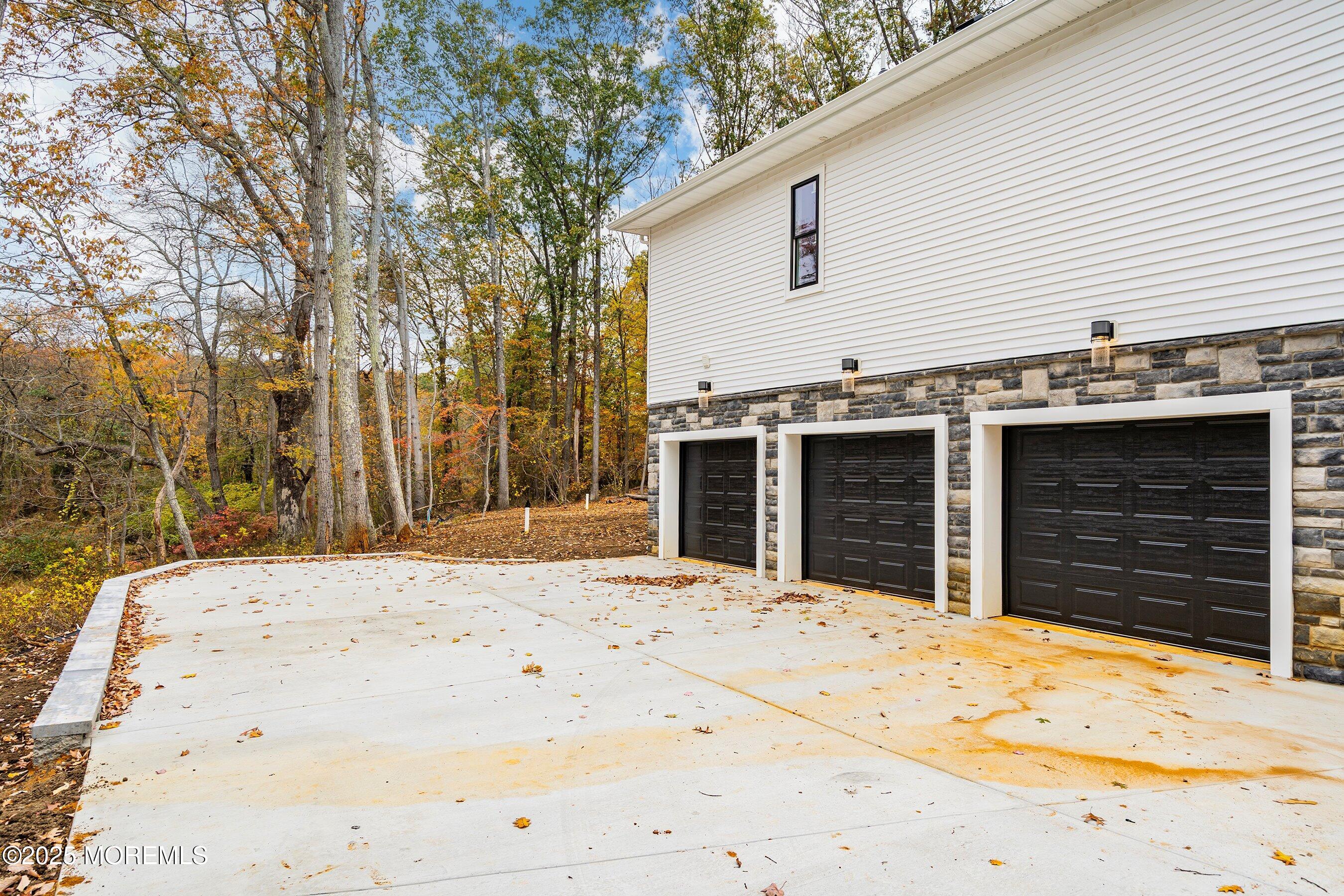 Manalapan, New Jersey, 07726, United States, 3 Bedrooms Bedrooms, ,2 BathroomsBathrooms,Residential,Active,1973334