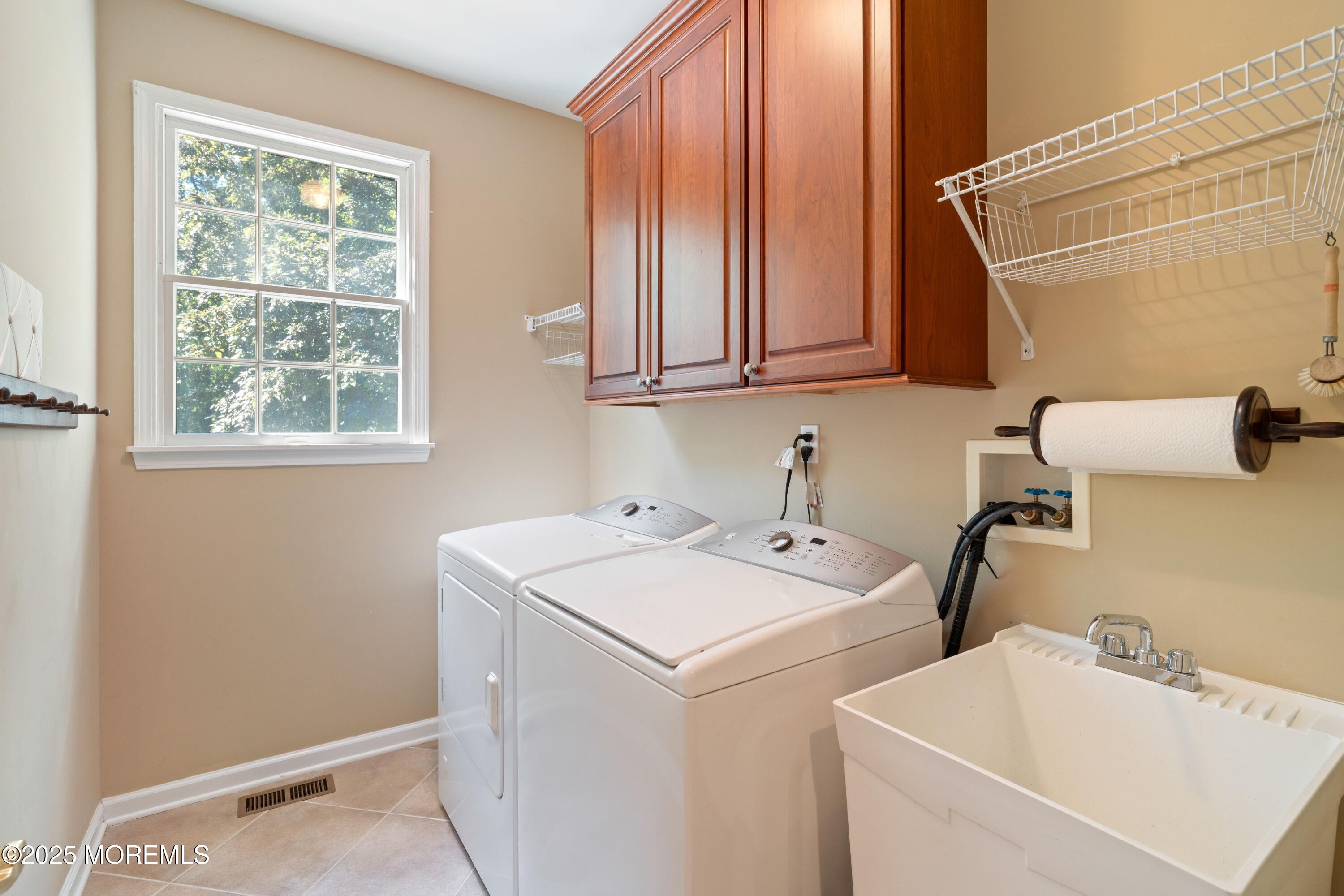 Manahawkin, New Jersey, 08050, United States, ,3 BathroomsBathrooms,Residential,Pending,1824002