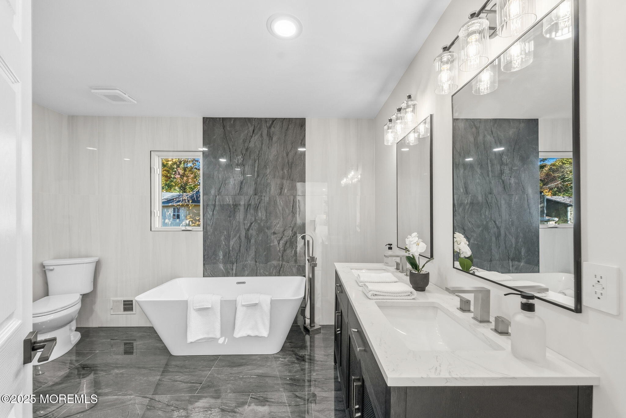 Manalapan, New Jersey, 07726, United States, 5 Bedrooms Bedrooms, ,4 BathroomsBathrooms,Residential,Active,1969663