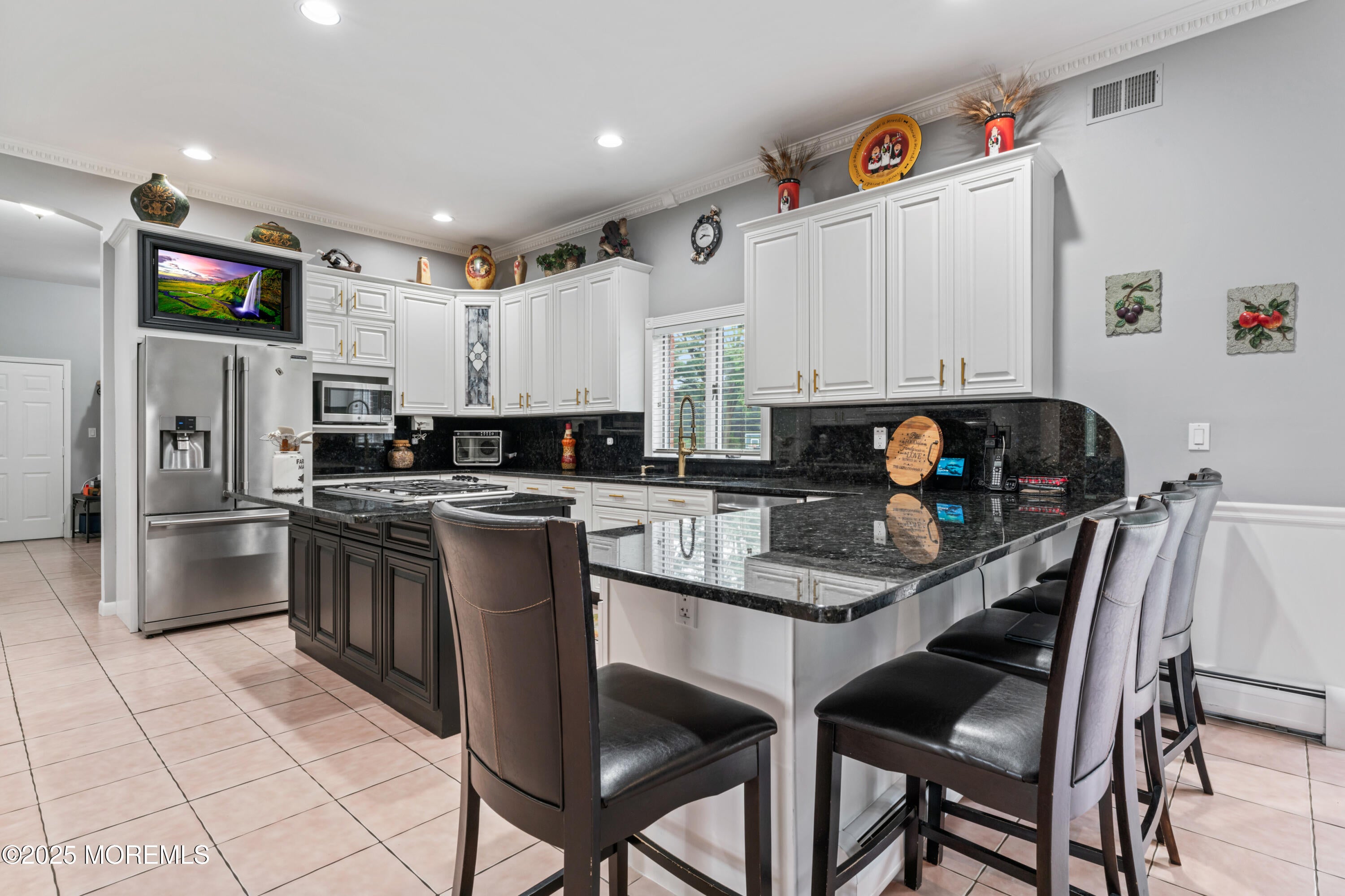 Manalapan, New Jersey, 07726, United States, 4 Bedrooms Bedrooms, ,4 BathroomsBathrooms,Residential,Pending,1909603