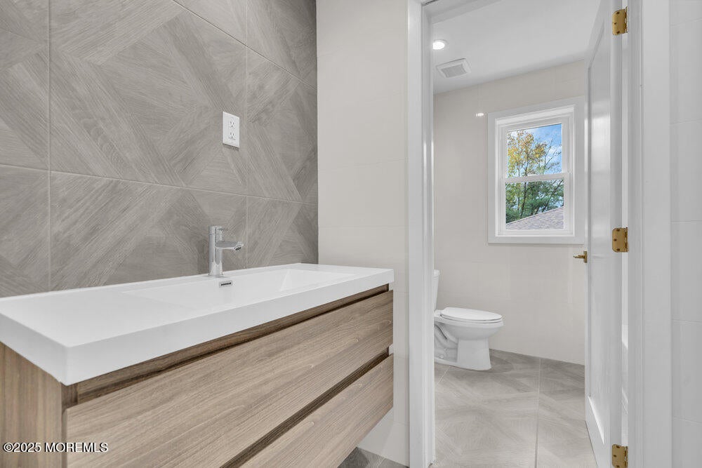 Lakewood, New Jersey, 08701, United States, 5 Bedrooms Bedrooms, ,4 BathroomsBathrooms,Residential,Active,1973269